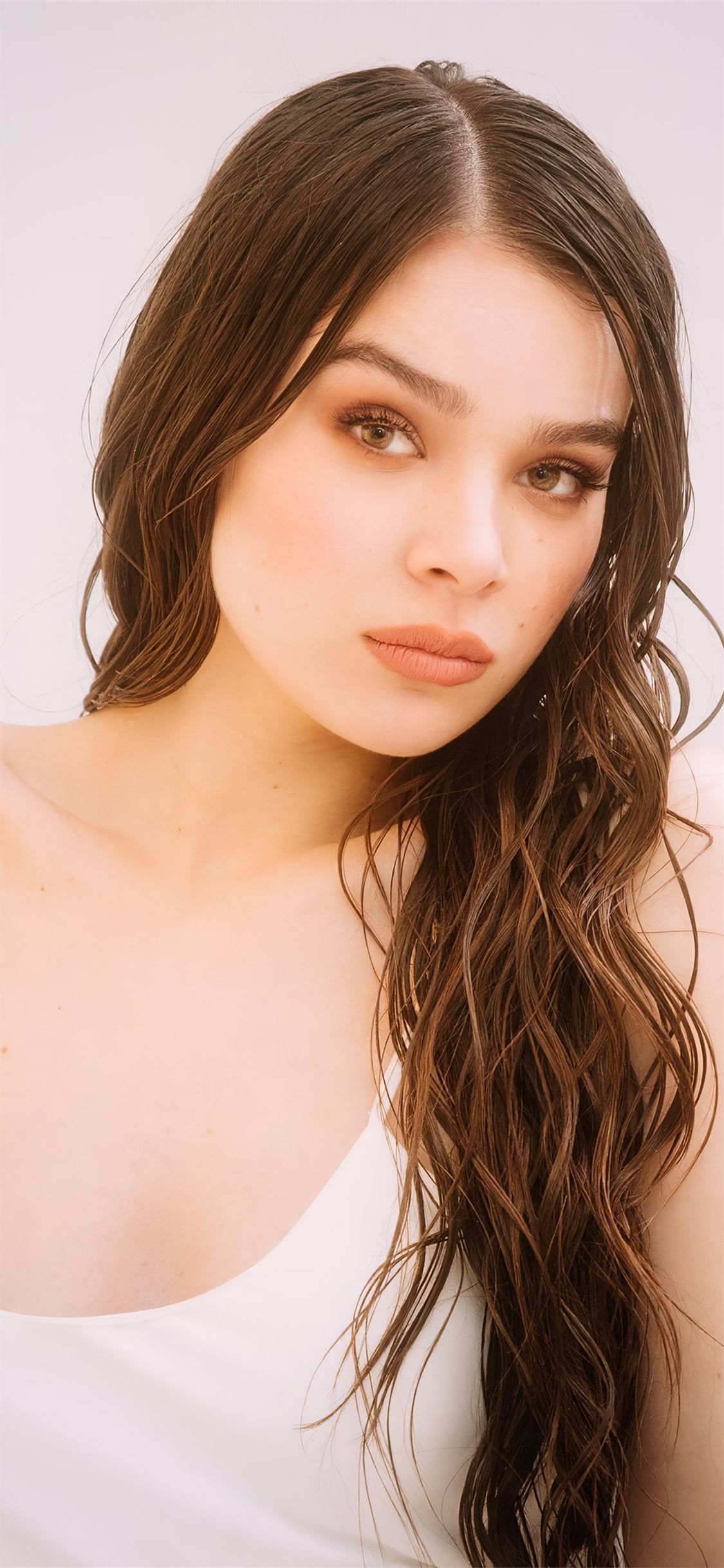 Hailee Steinfeld 4K Wallpapers