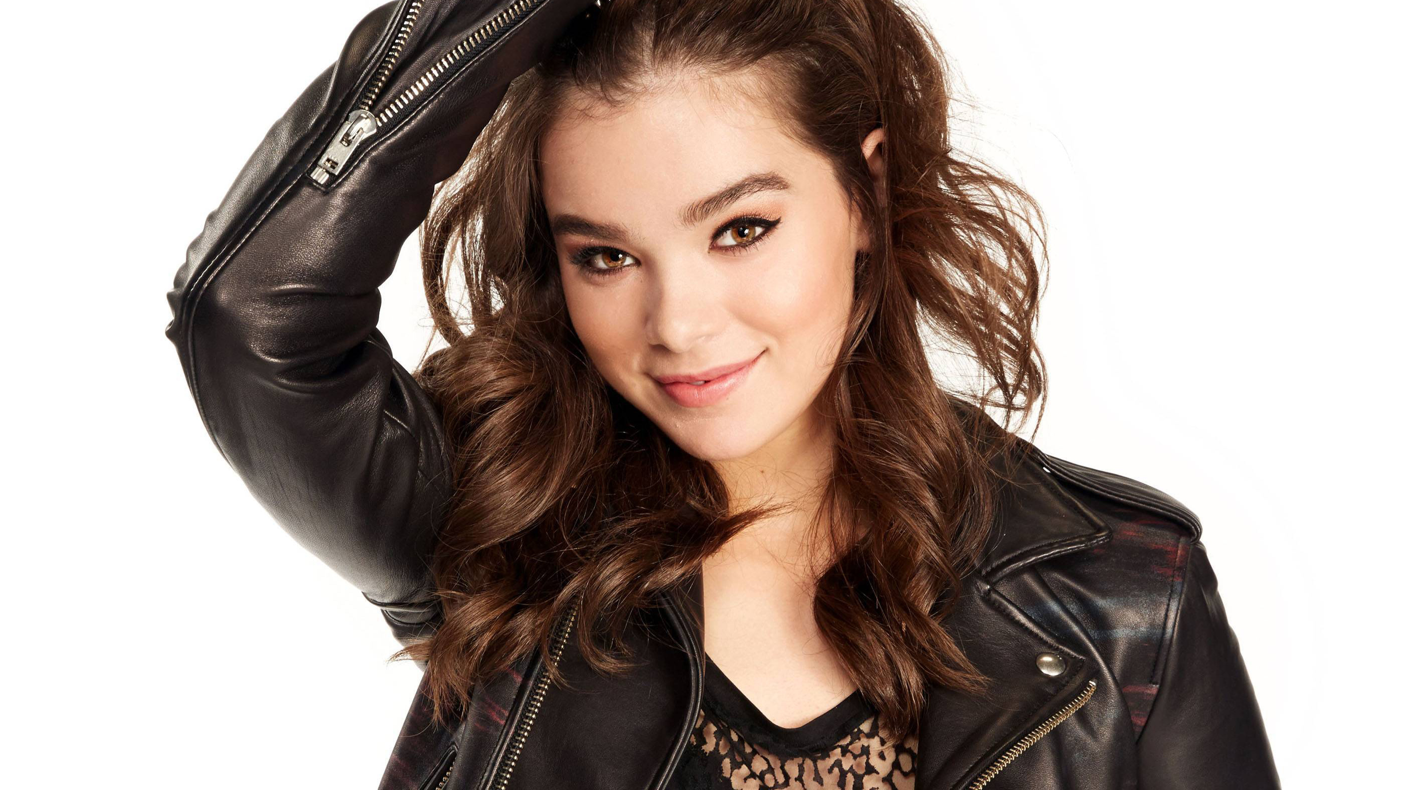 Hailee Steinfeld 4K Wallpapers