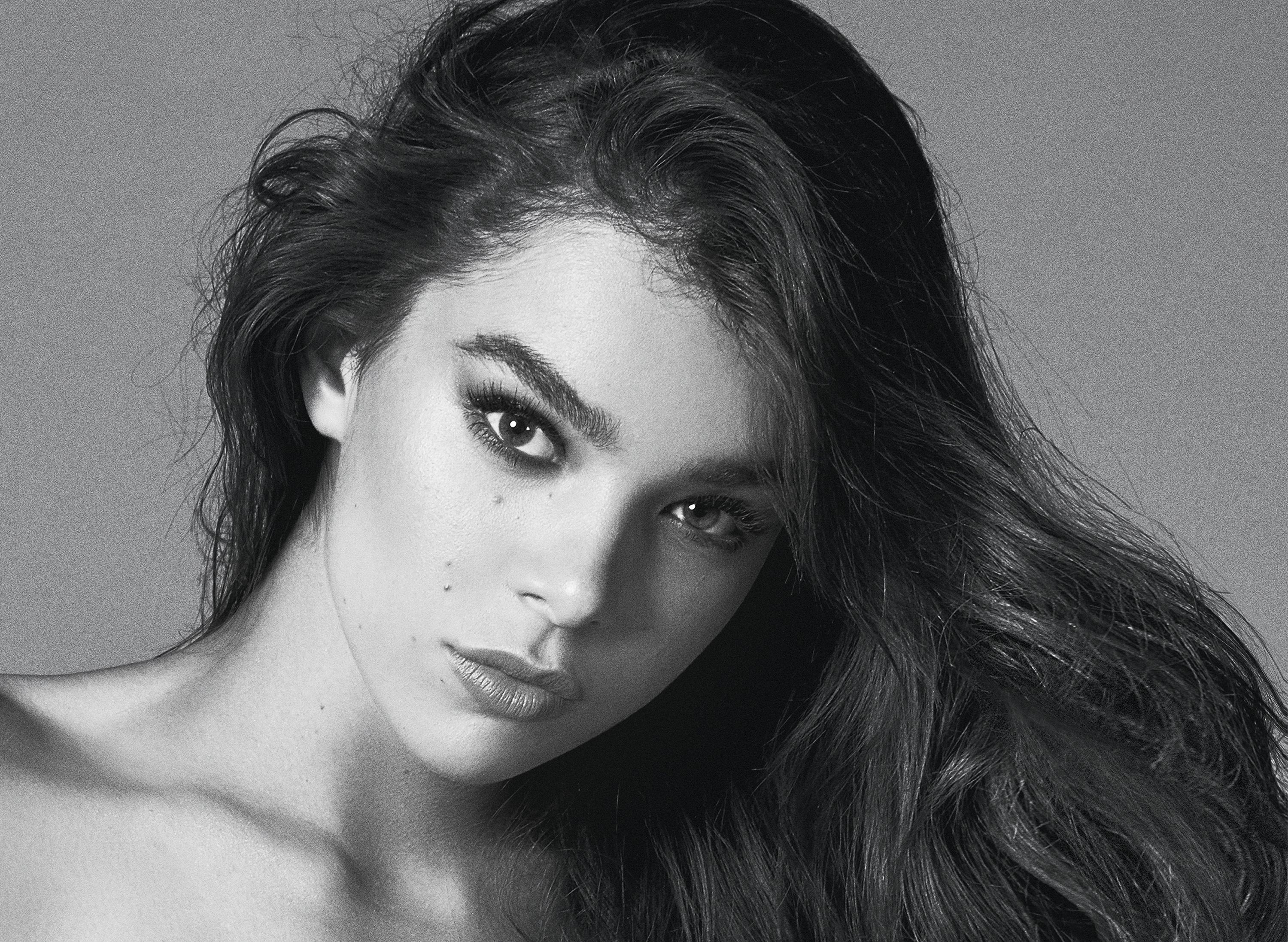 Hailee Steinfeld HD Monochrome Photoshoot Wallpapers