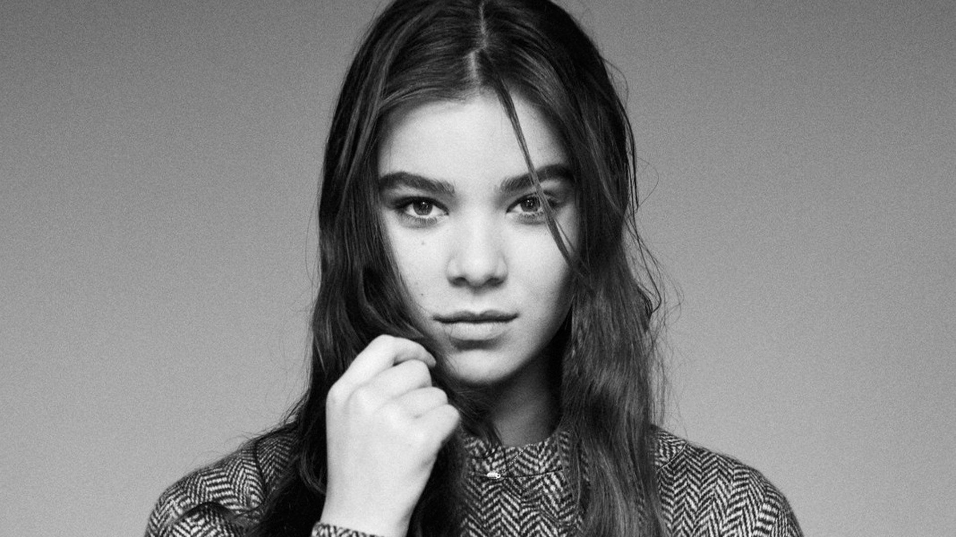 Hailee Steinfeld HD Monochrome Photoshoot Wallpapers