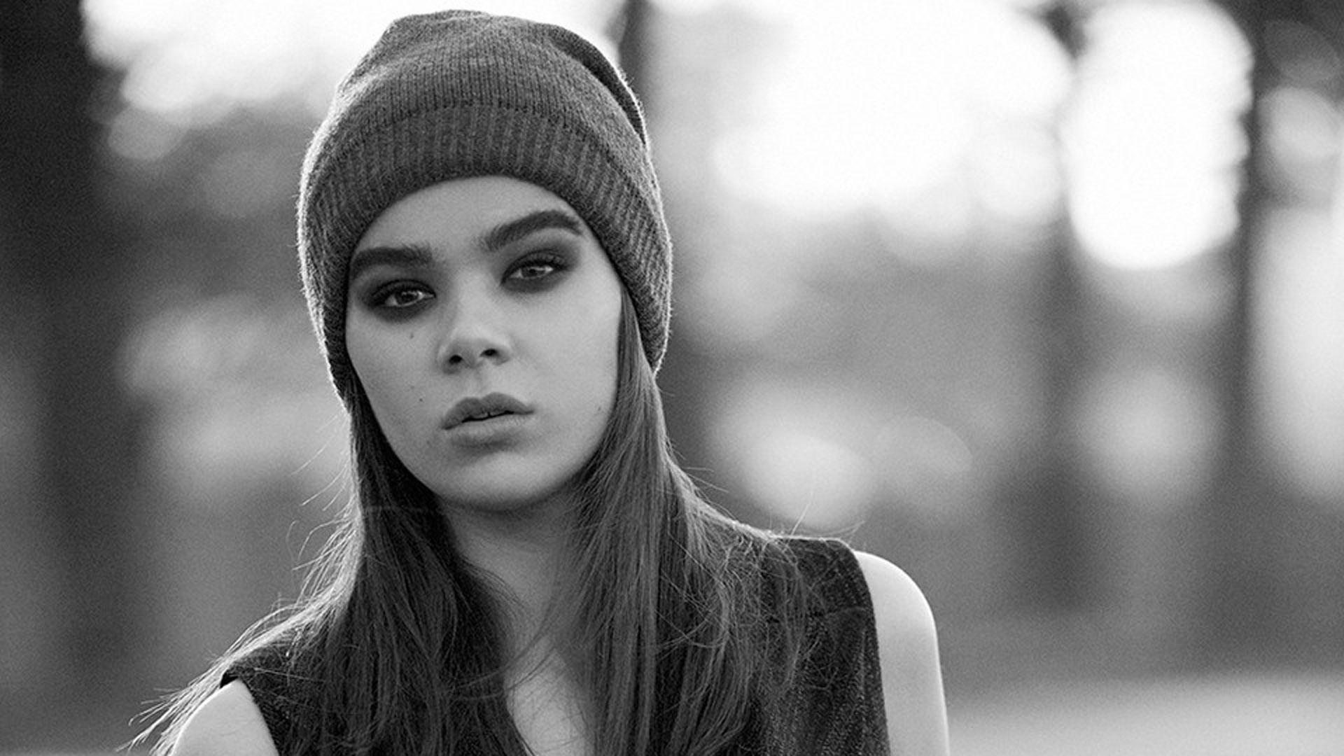 Hailee Steinfeld HD Monochrome Photoshoot Wallpapers