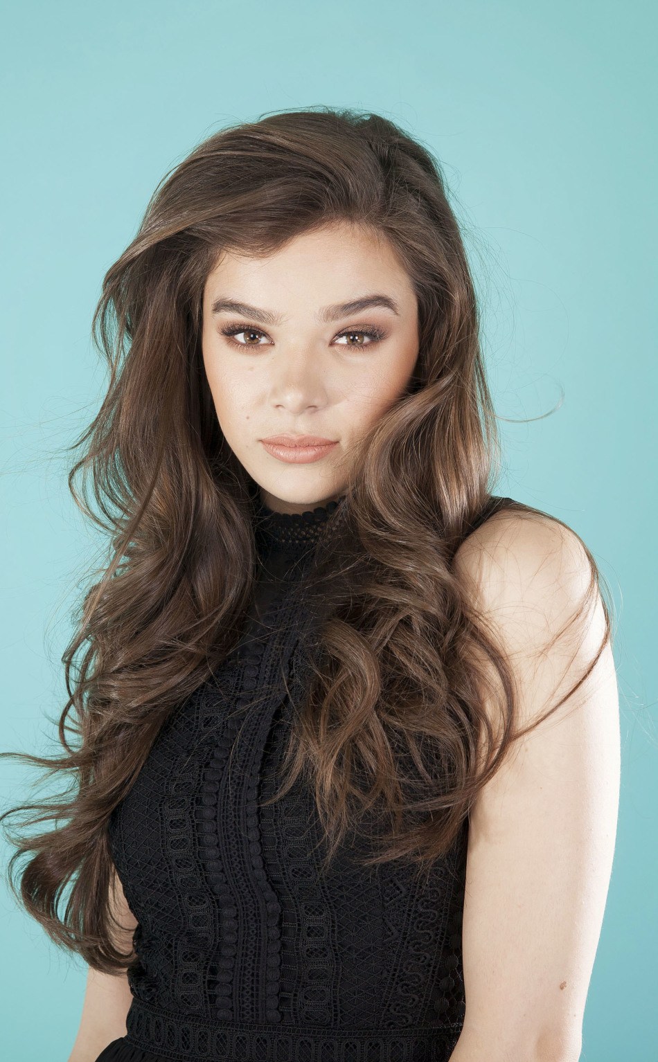 Hailee Steinfeld HD Monochrome Photoshoot Wallpapers