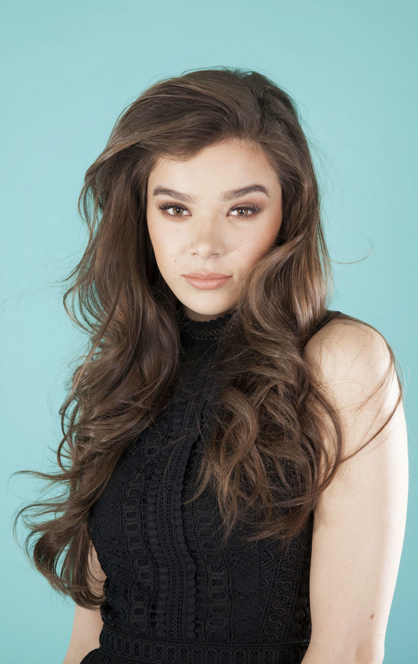 Hailee Steinfeld Hot Work Out Wallpapers