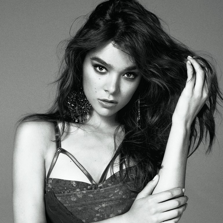 Hailee Steinfeld Monochrome Black &amp; White Wallpapers