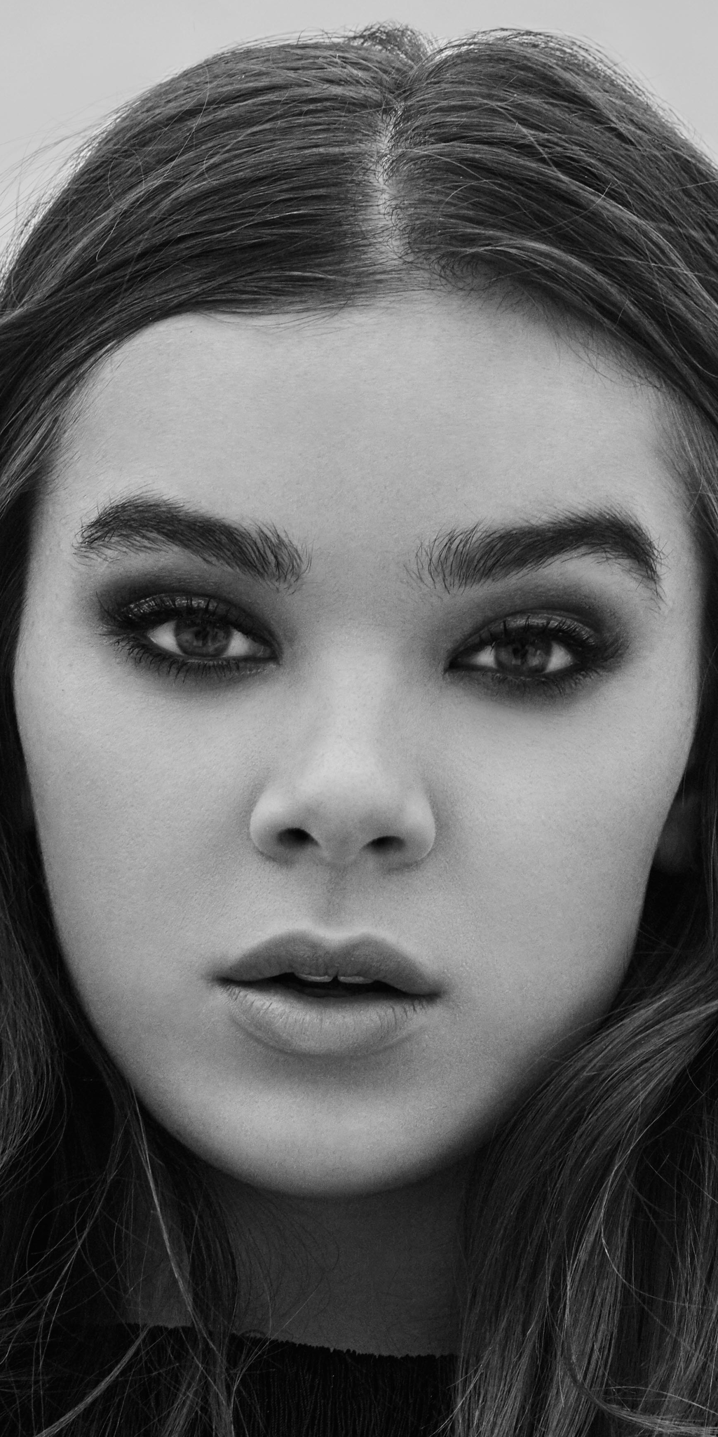 Hailee Steinfeld Monochrome Black &amp; White Wallpapers