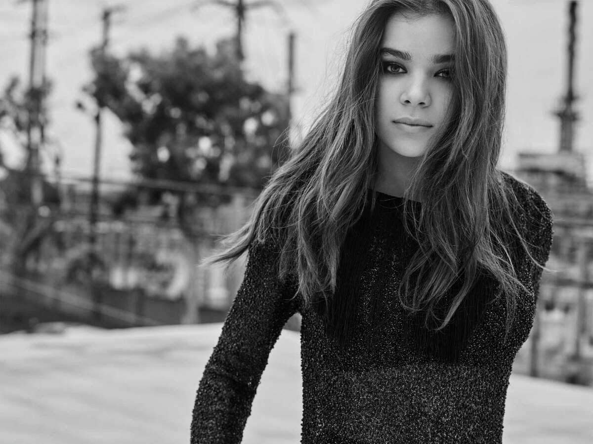 Hailee Steinfeld Monochrome Black &amp; White Wallpapers