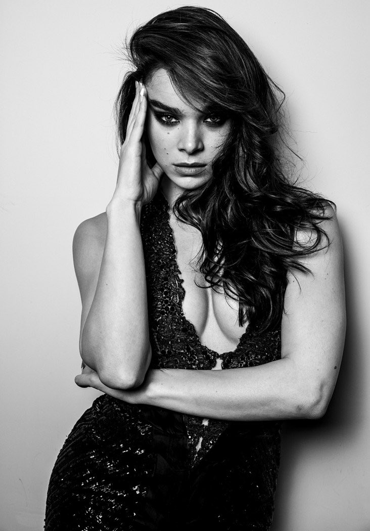 Hailee Steinfeld Monochrome Black &amp; White Wallpapers