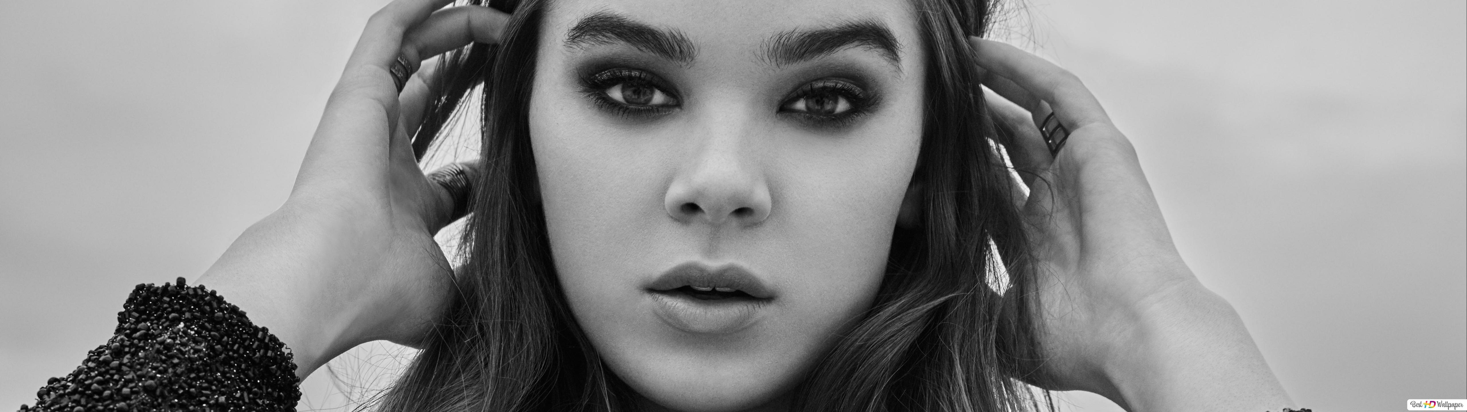 Hailee Steinfeld Monochrome Black &amp; White Wallpapers