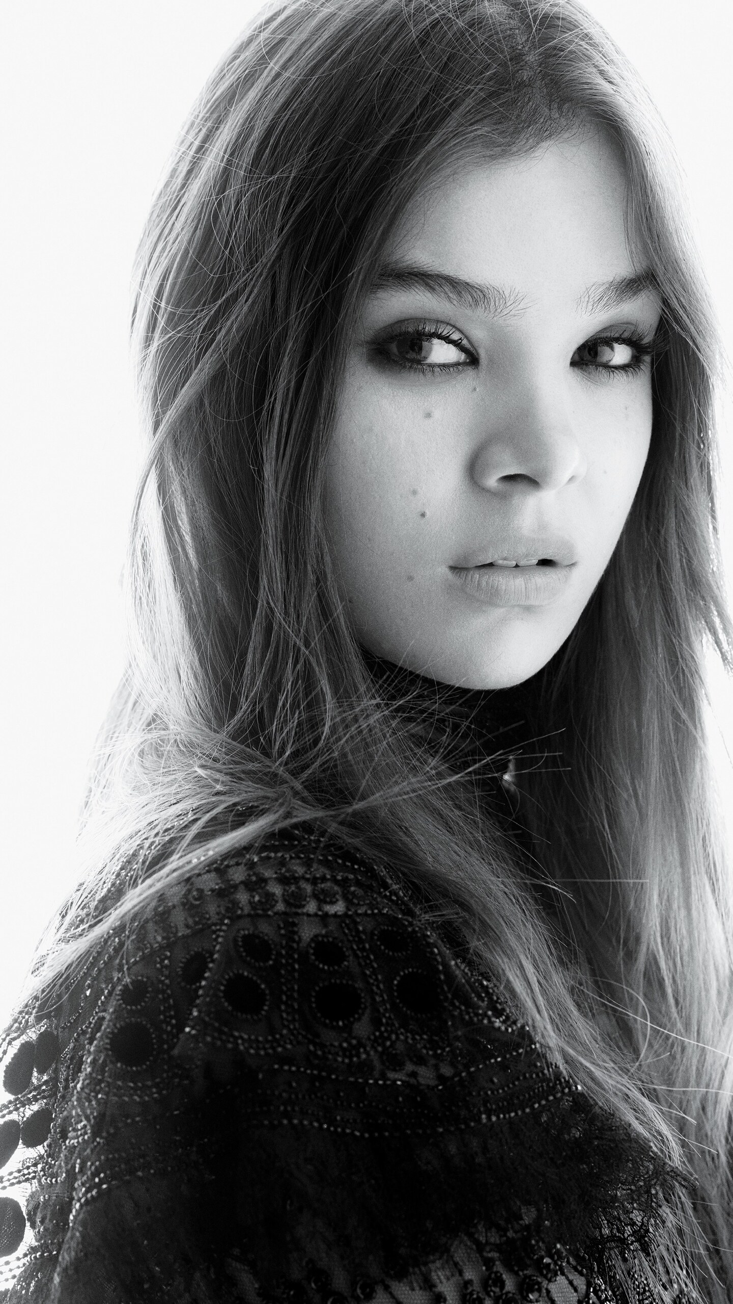 Hailee Steinfeld Monochrome Black &amp; White Wallpapers