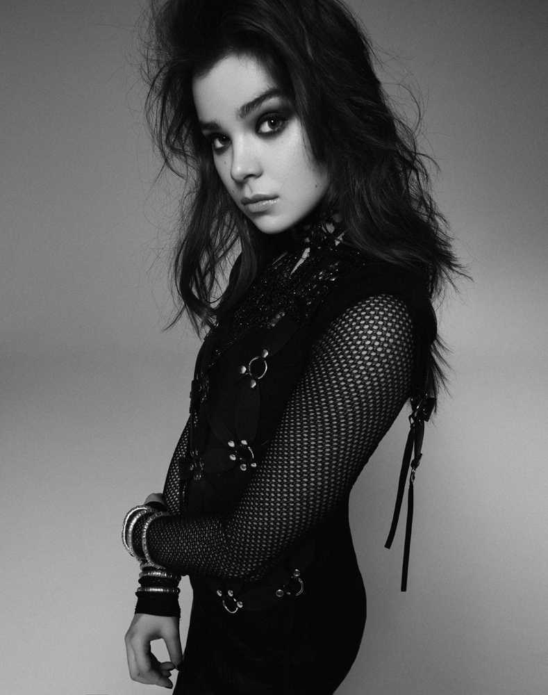 Hailee Steinfeld Monochrome Black &amp; White Wallpapers