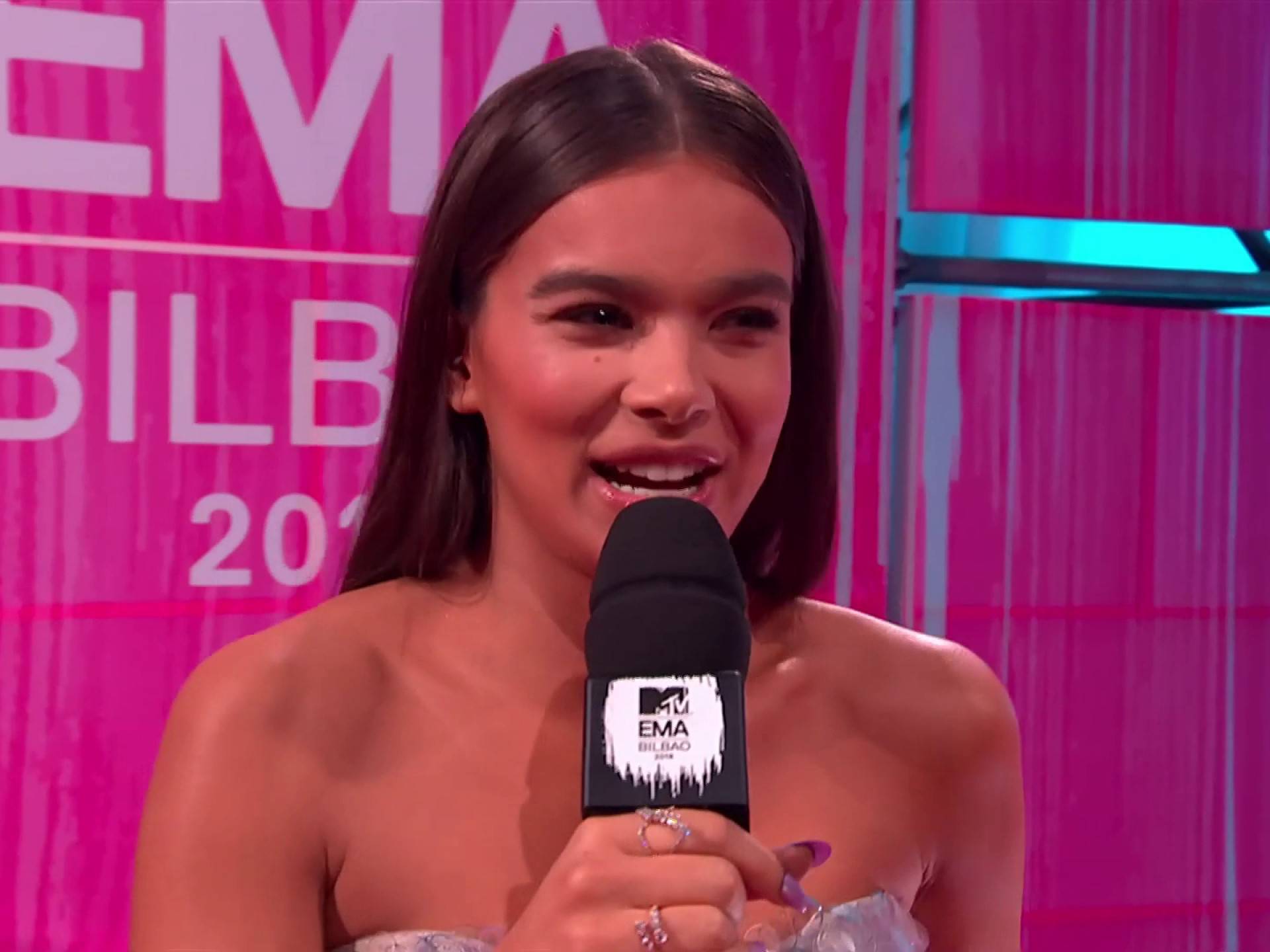 Hailee Steinfeld MTV EMAs Wallpapers