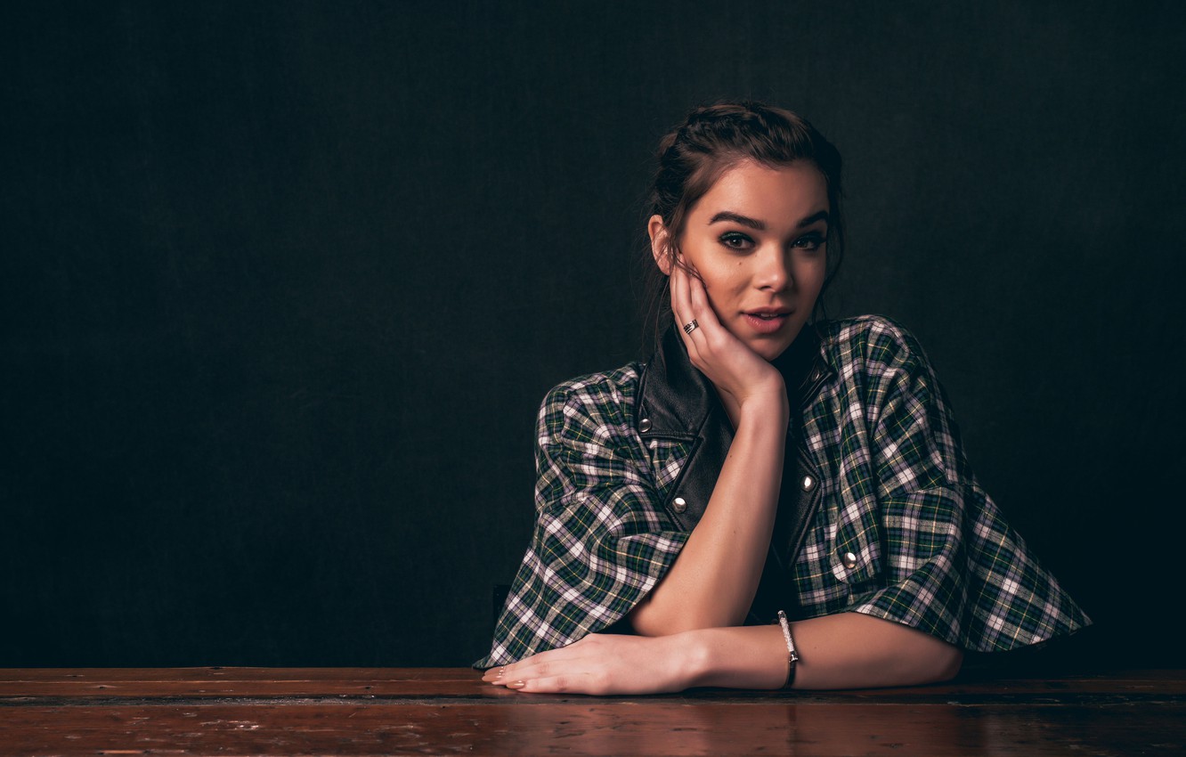 Hailee Steinfeld New Photoshoot Wallpapers