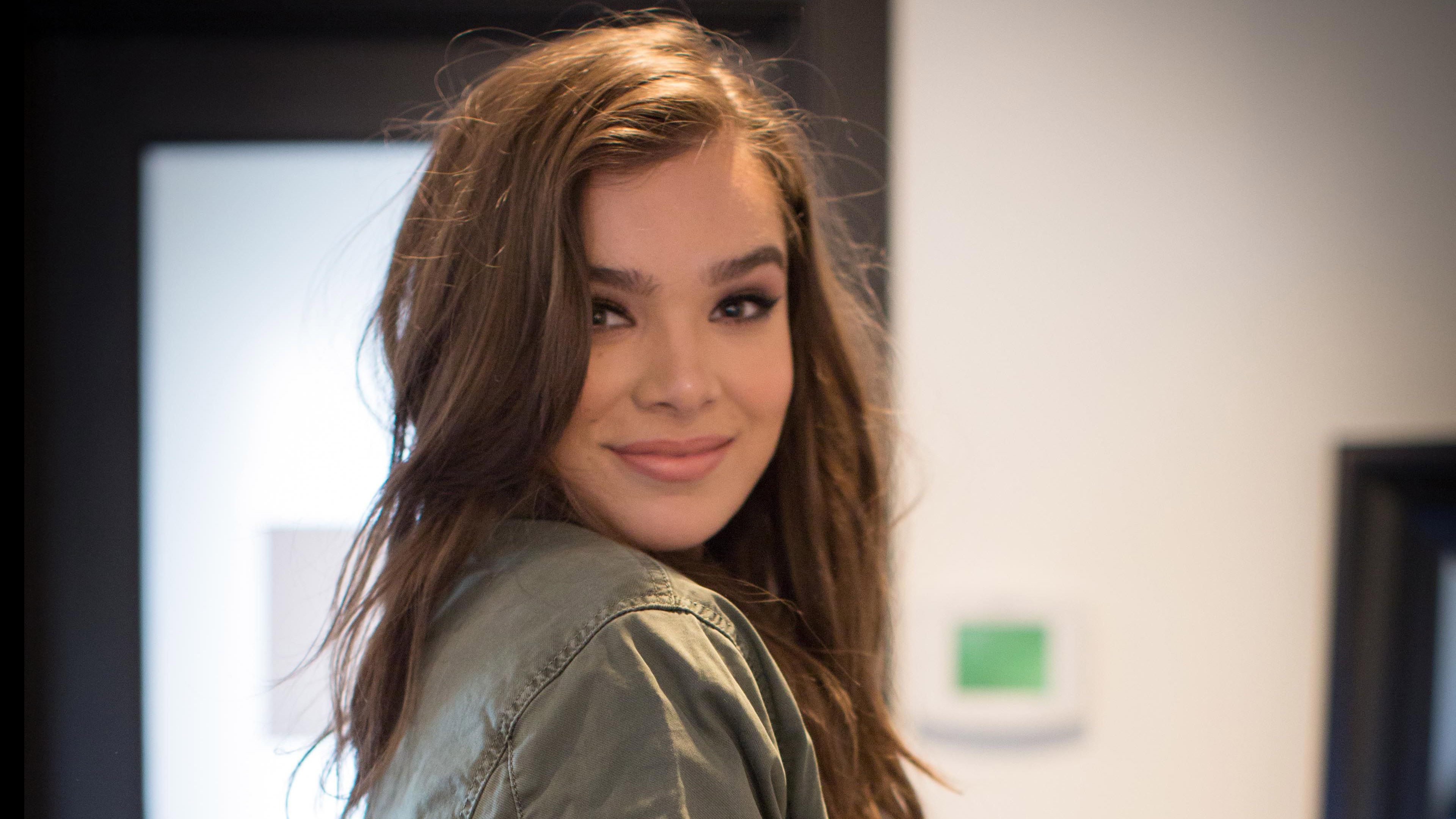 Hailee Steinfeld New Wallpapers