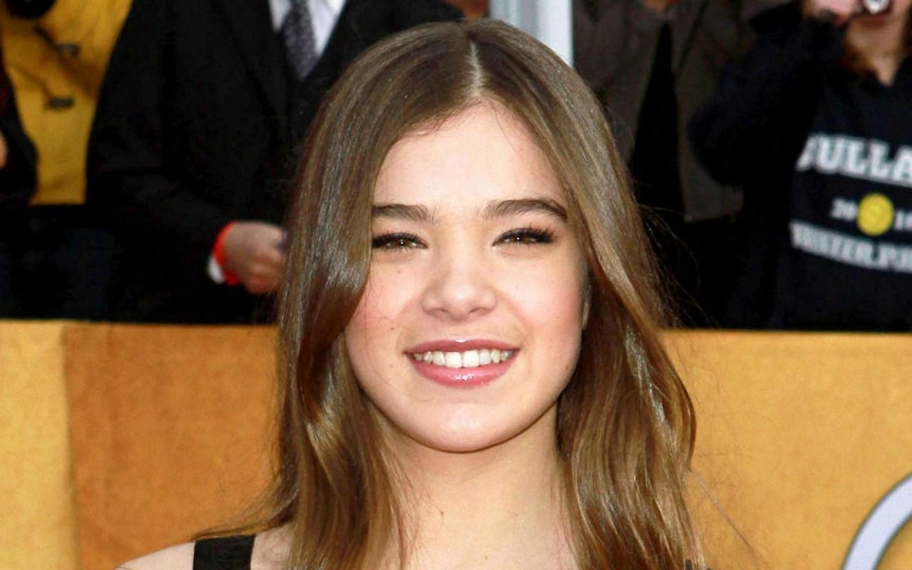 Hailee Steinfeld Pitch Perfect Wallpapers