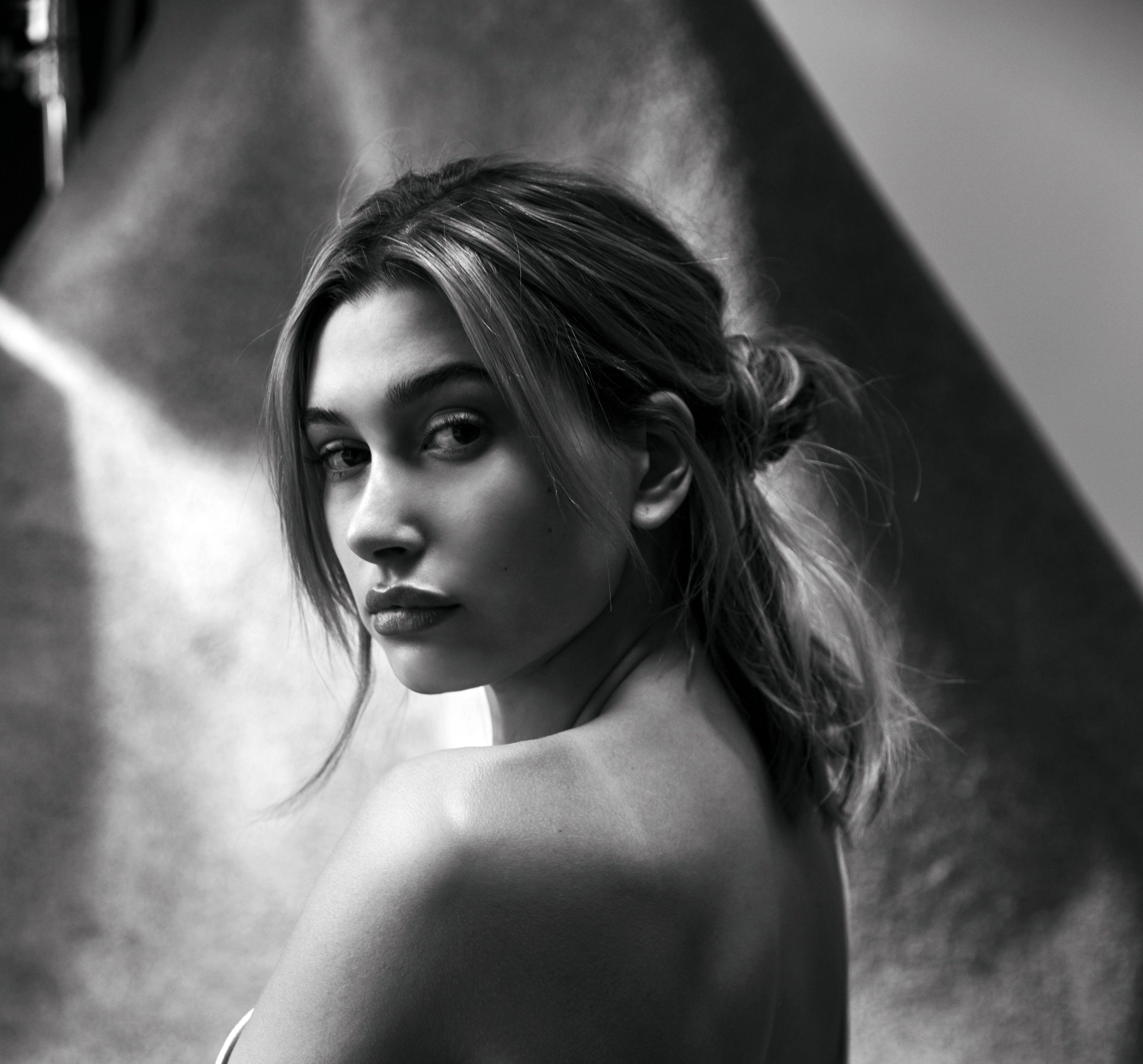 Hailey Baldwin For LвЂ™Officiel Paris 2018 Wallpapers