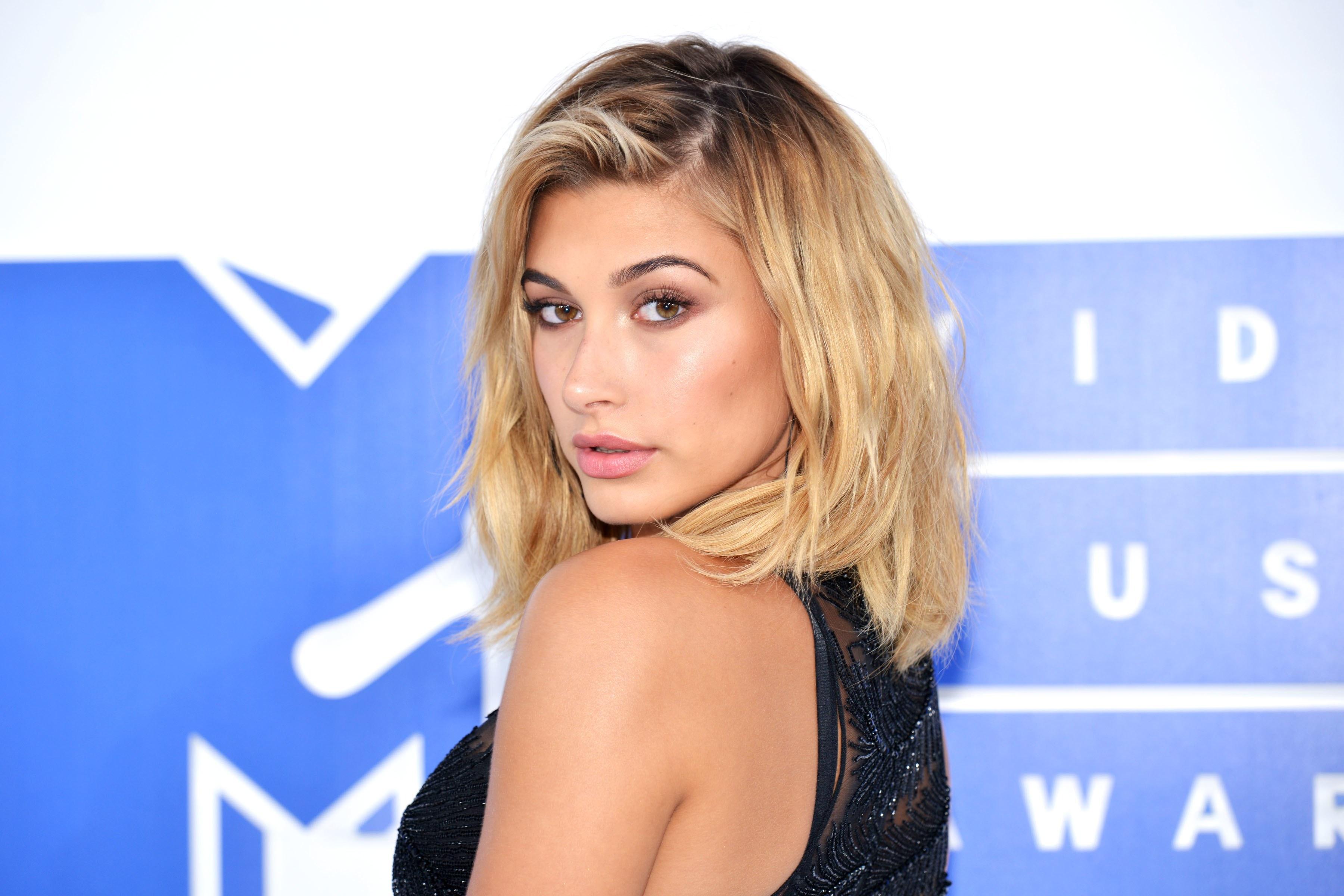 Hailey Baldwin For LвЂ™Officiel Paris 2018 Wallpapers