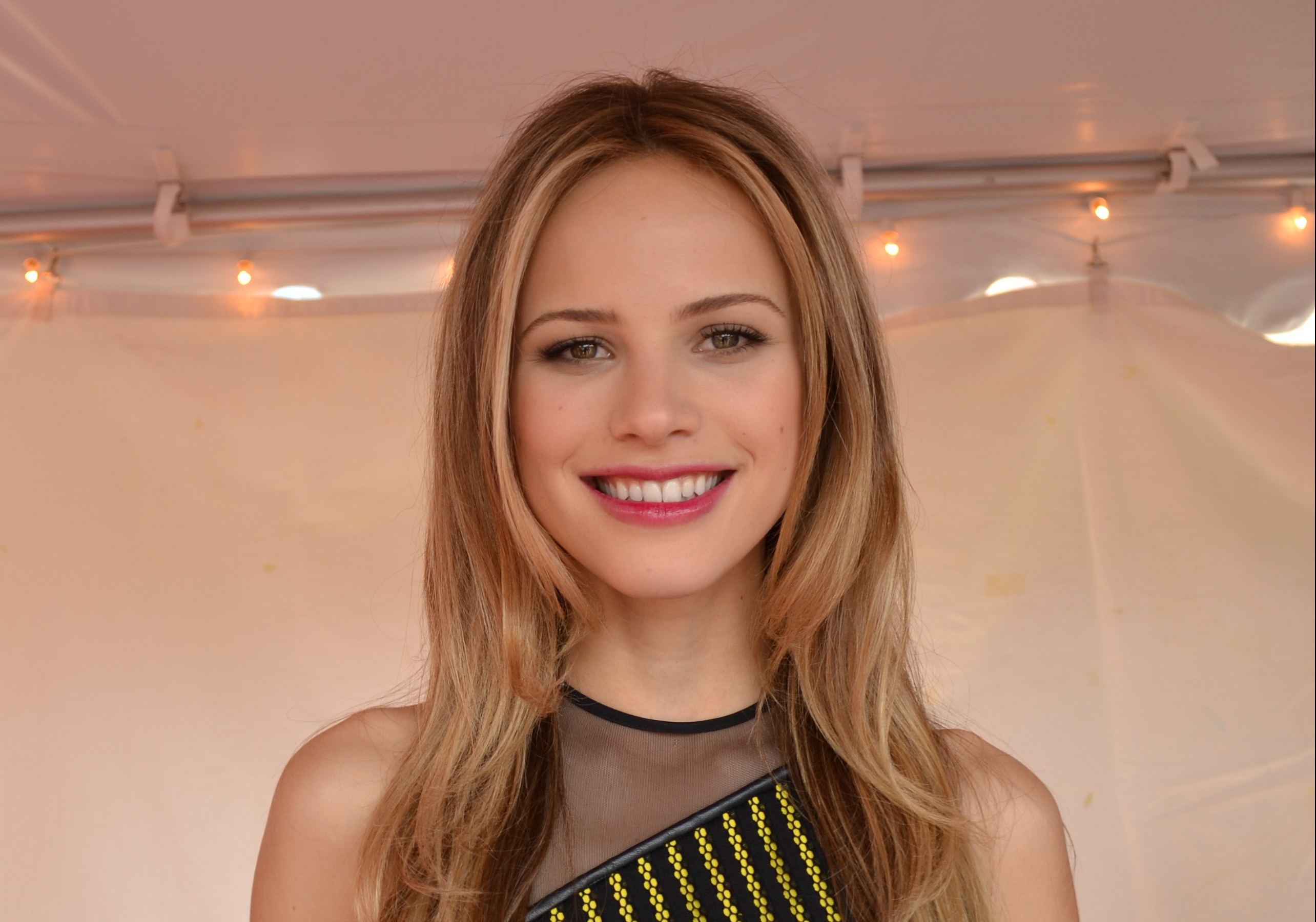 Halston Sage 2020 Wallpapers