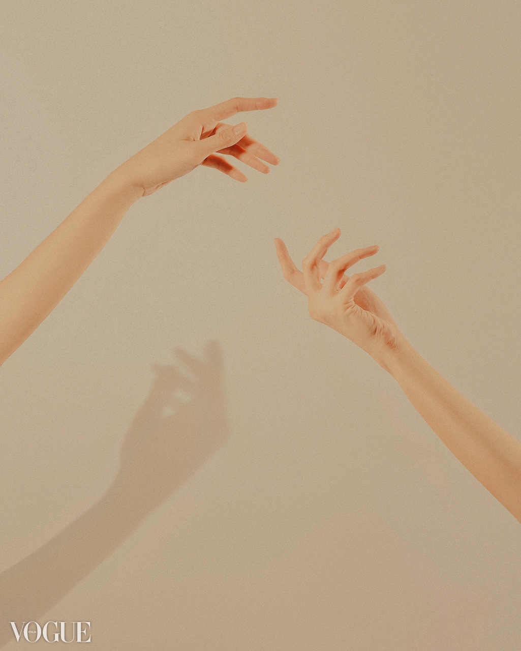Hands Touching Aesthetic Wallpapers