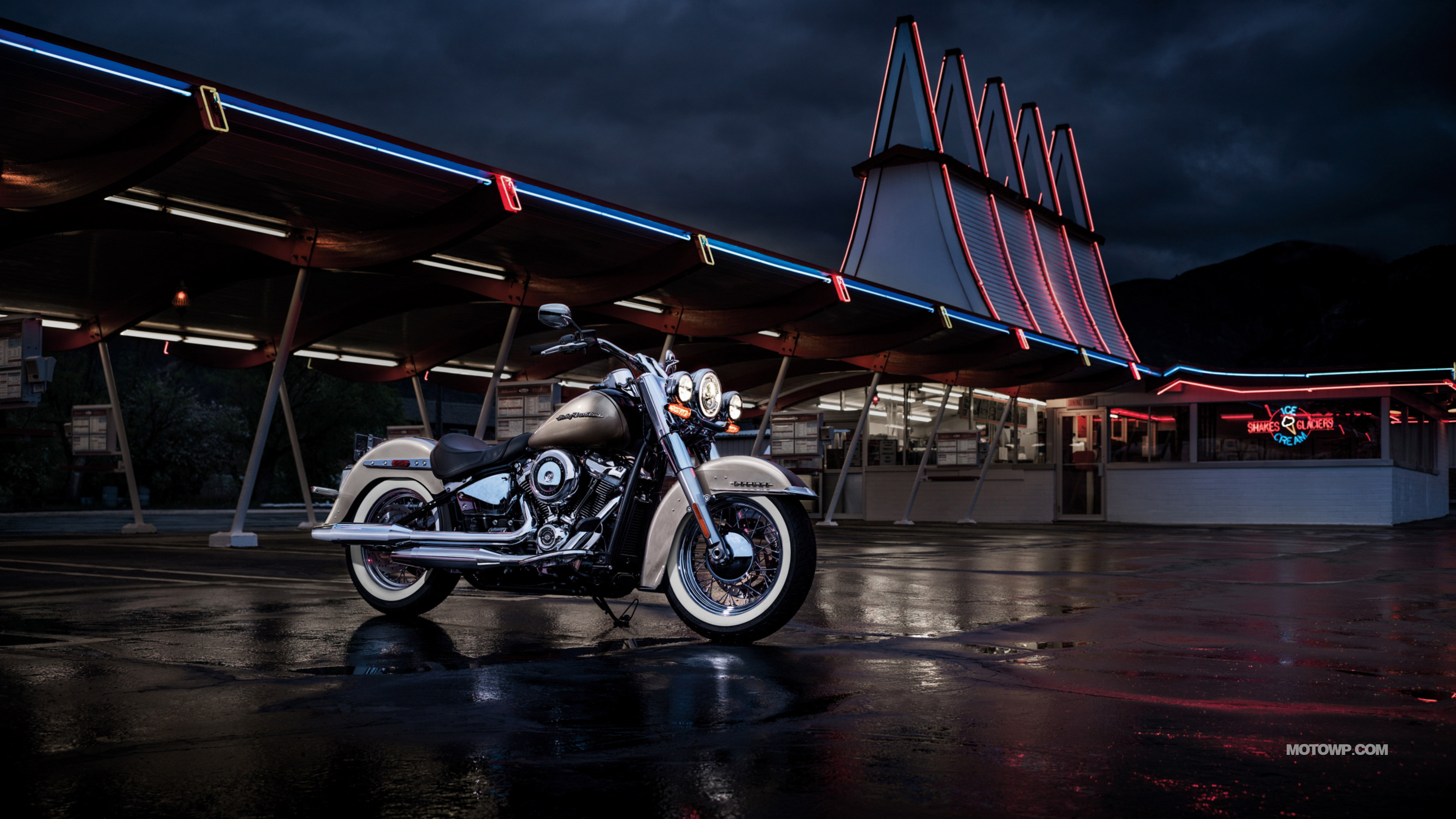 Harley-Davidson Softail Deluxe Wallpapers