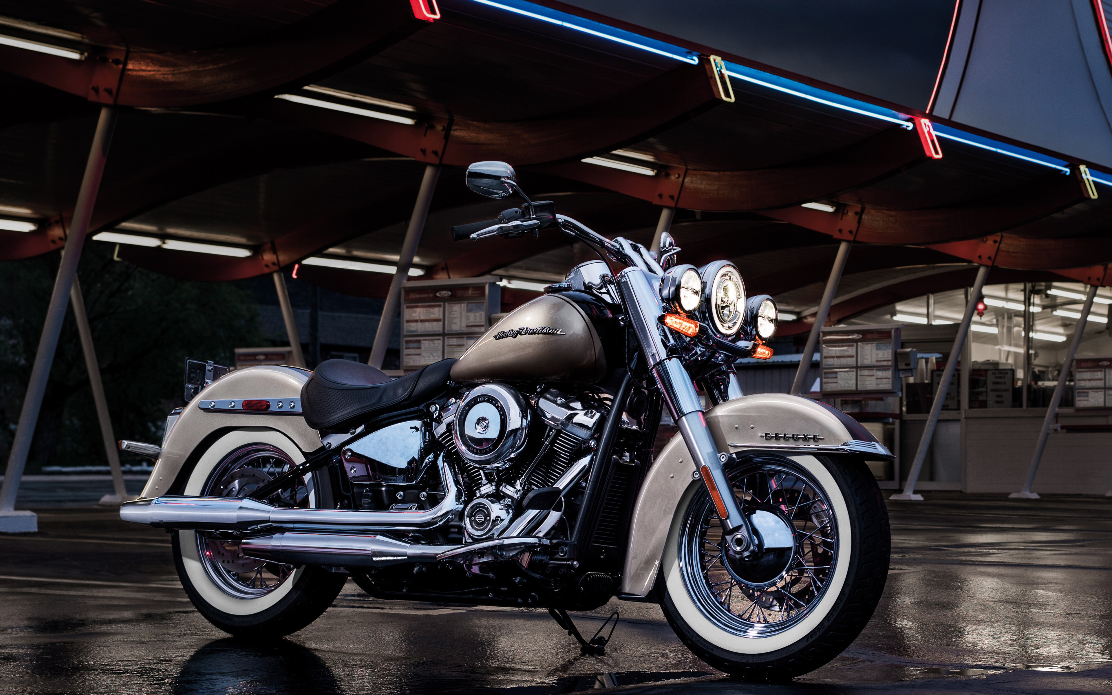 Harley-Davidson Softail Deluxe Wallpapers