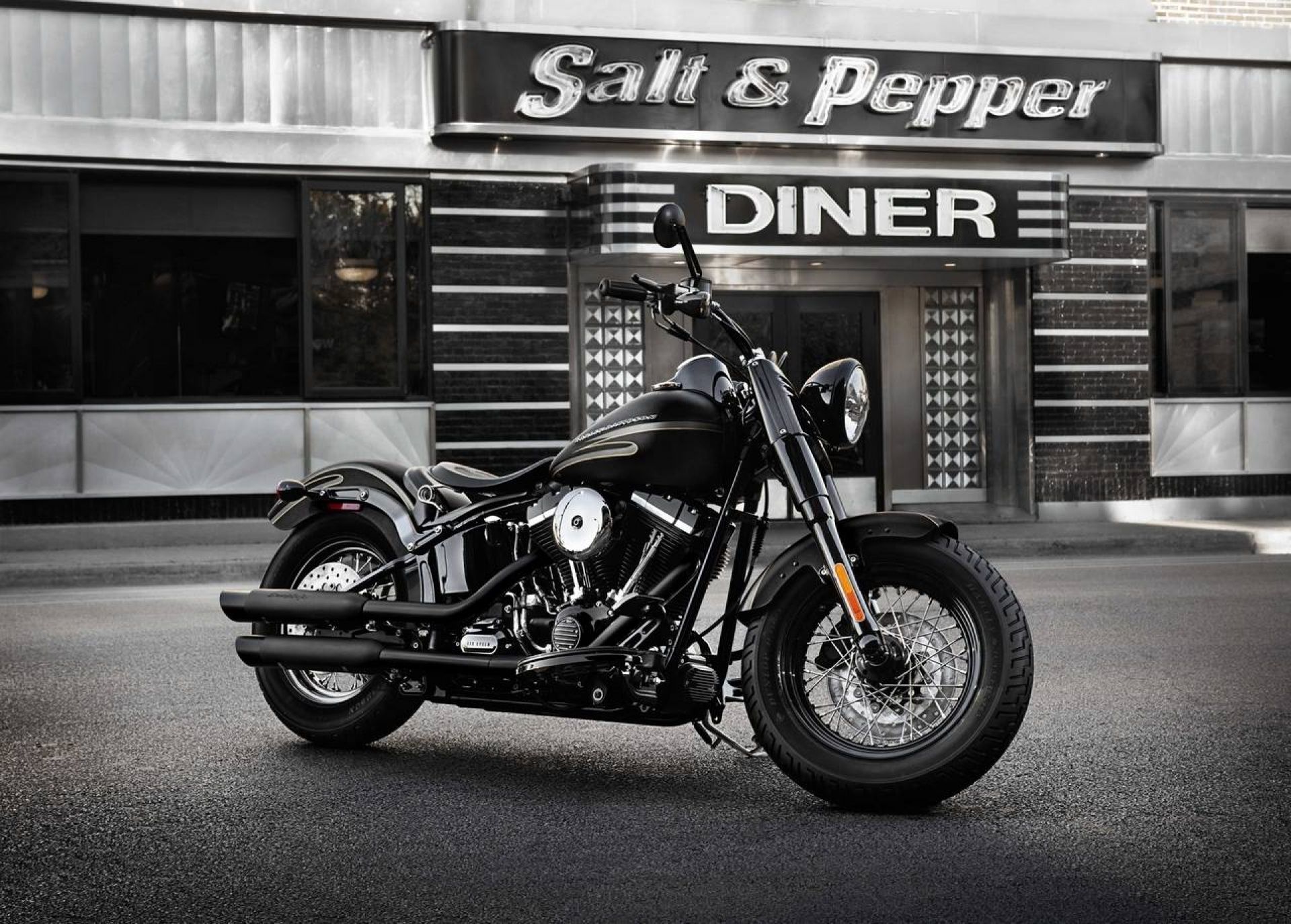 Harley-Davidson Softail Slim Wallpapers