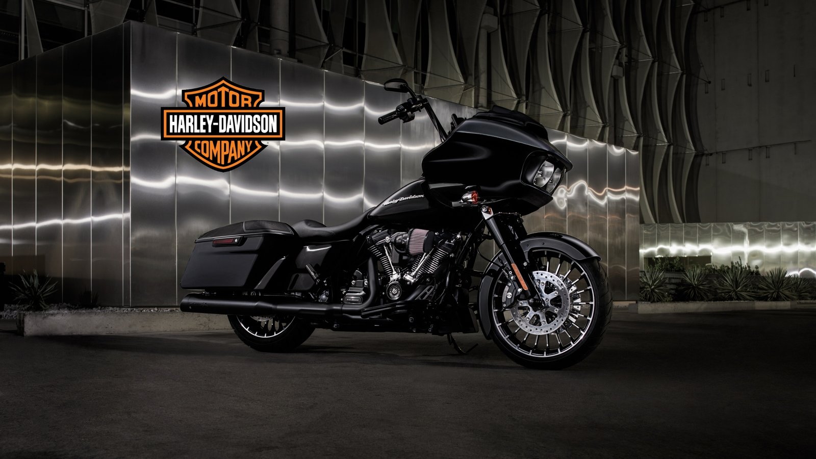 Harley-Davidson Street Glide Wallpapers