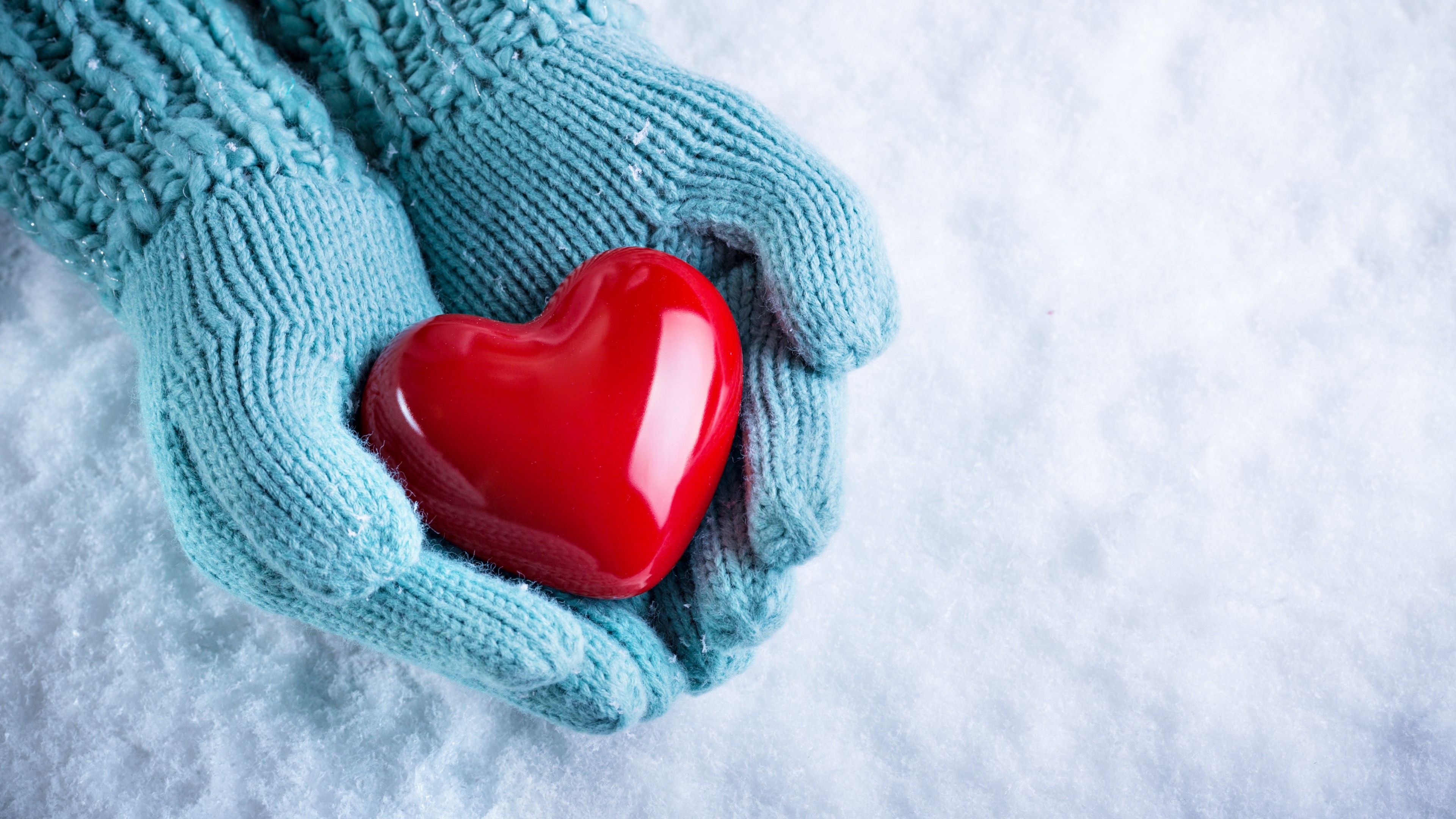 Heart In The Snow Wallpapers