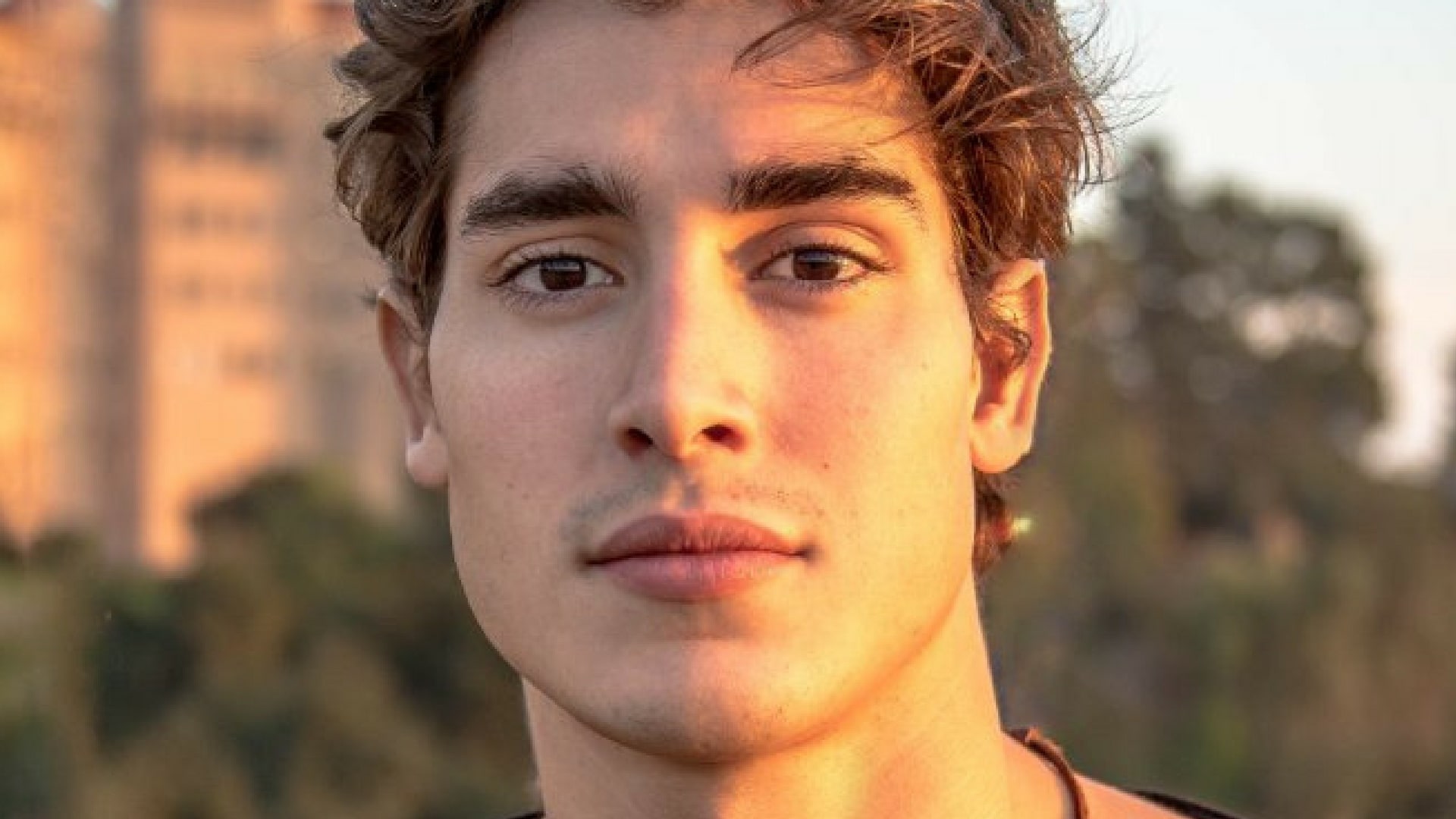 Henry Zaga Wallpapers