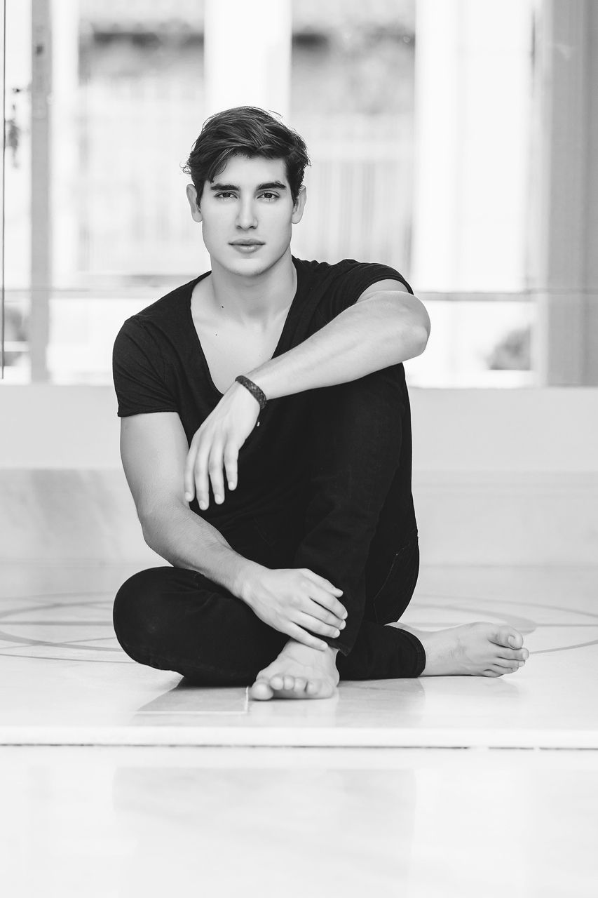 Henry Zaga Wallpapers