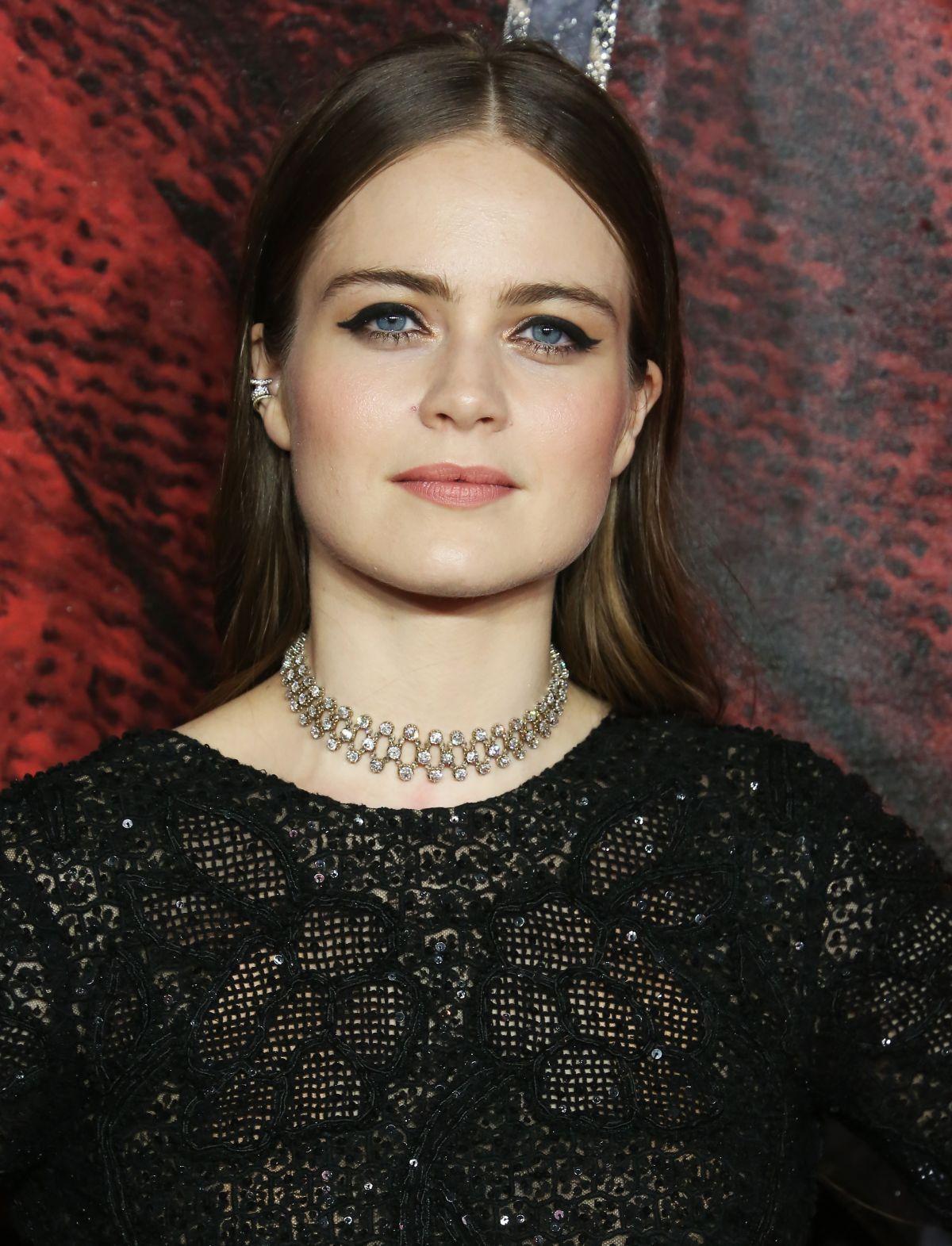 Hera Hilmar Wallpapers