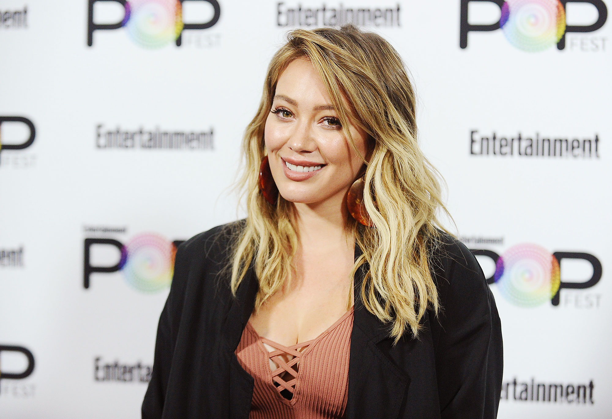 Hilary Duff Cosmopolitan 2017 Wallpapers