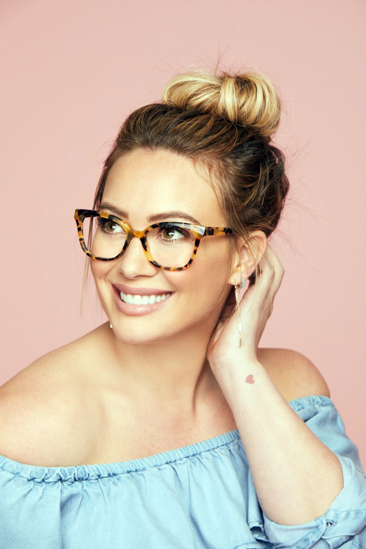 Hilary Duff Glasses USA Wallpapers