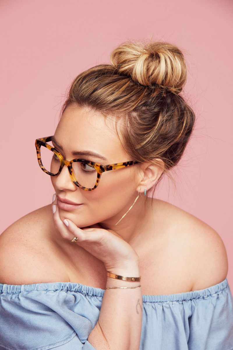 Hilary Duff Glasses USA Wallpapers