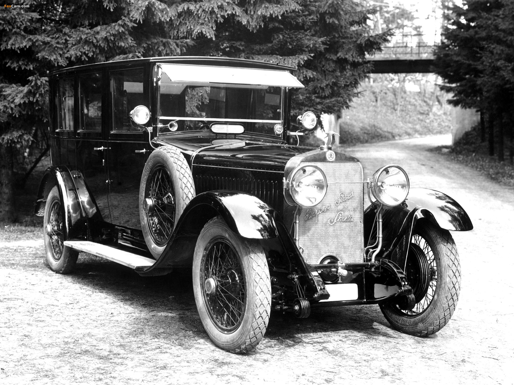 Автомобиль 1 день. Испано Сюиза 1927. Шкода испано Сюиза. Skoda 1926. Skoda 1895.