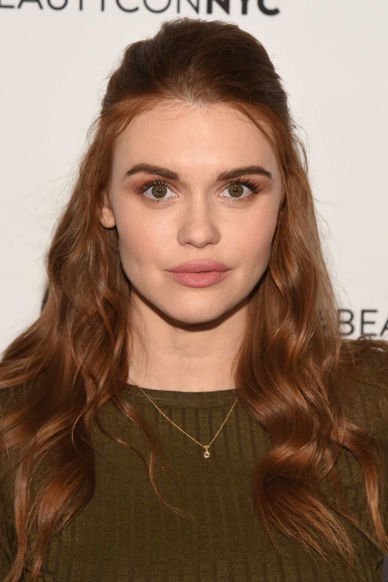 Holland Roden Beautycon Festival Portrait 2018 Wallpapers