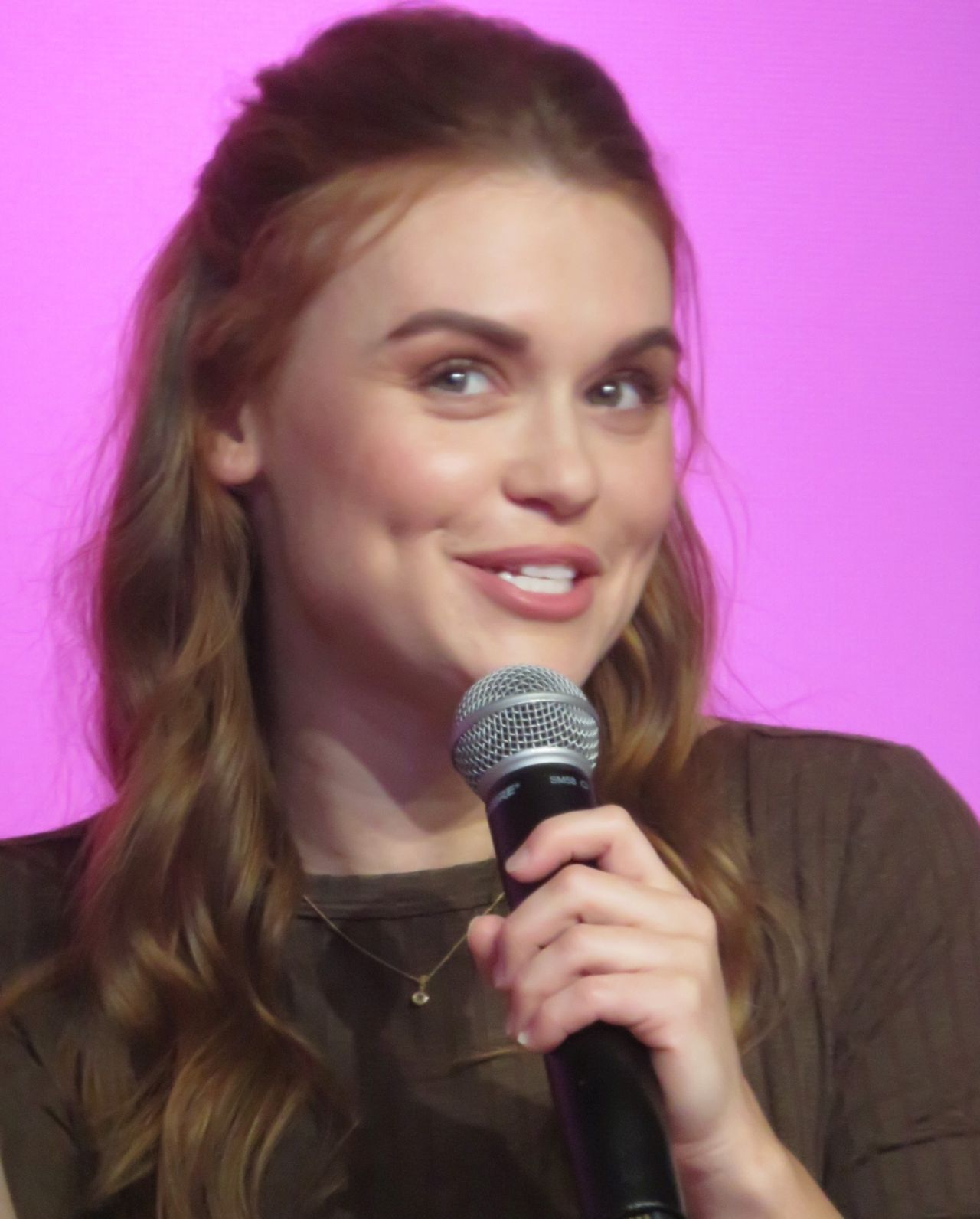 Holland Roden Beautycon Festival Portrait 2018 Wallpapers