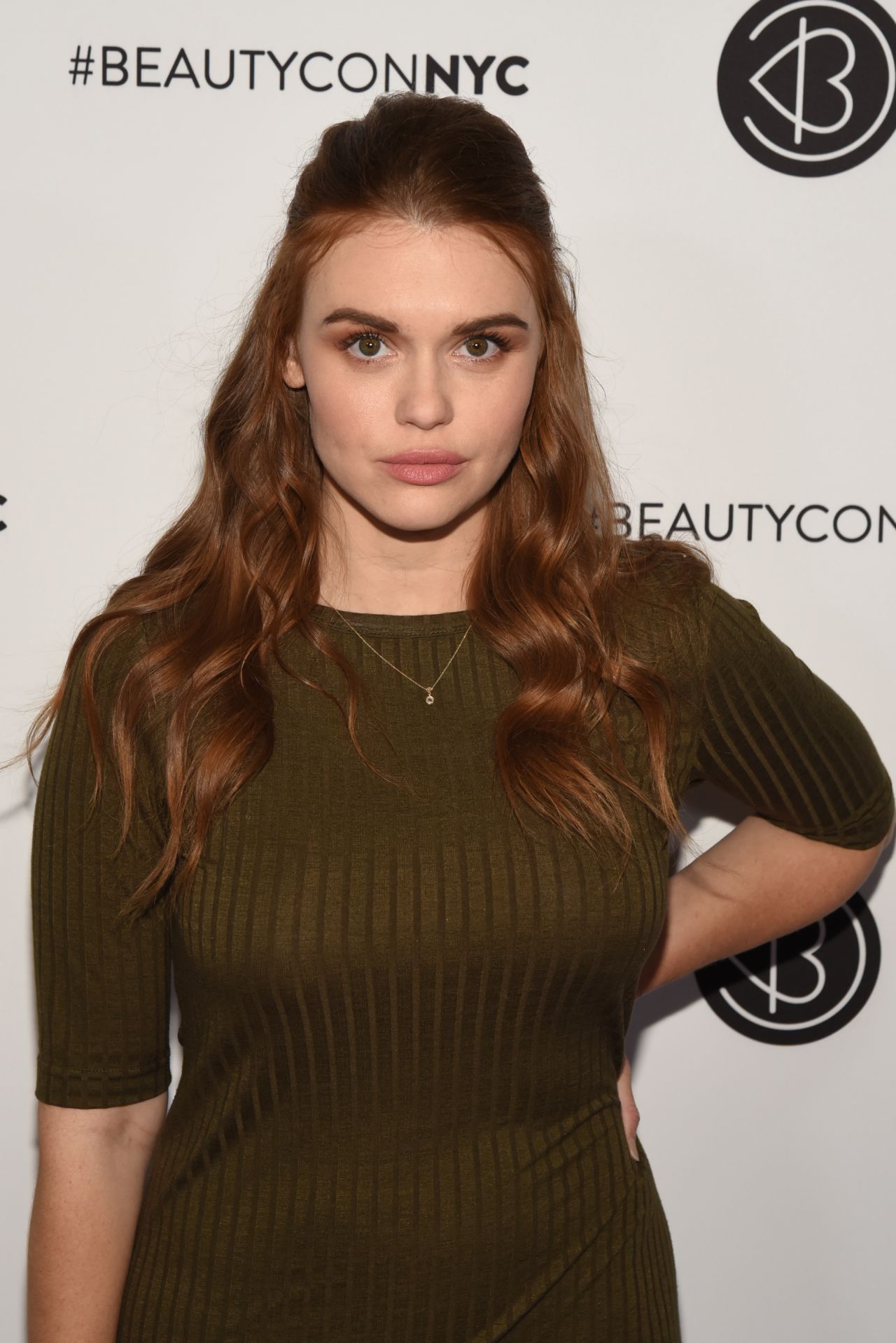 Holland Roden Beautycon Festival Portrait 2018 Wallpapers