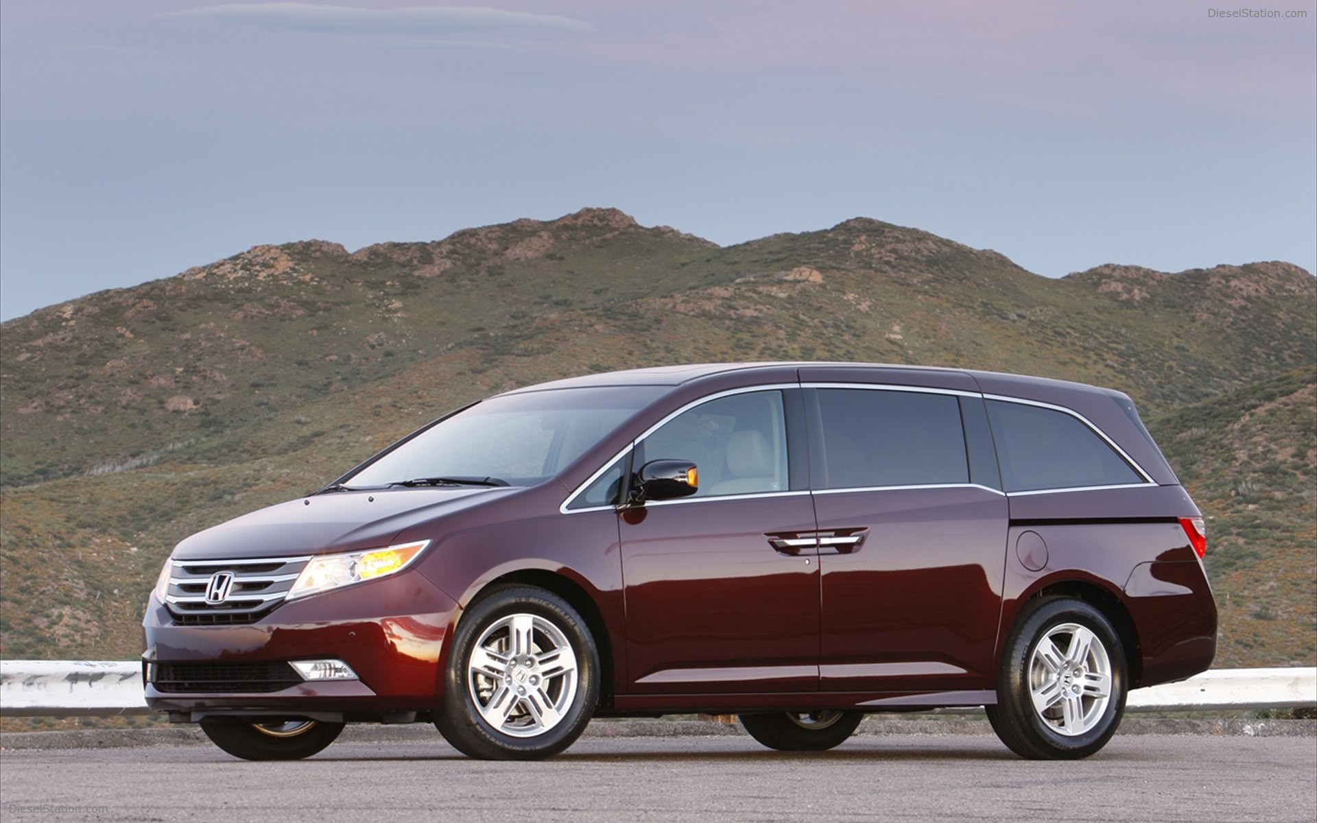 Honda Odyssey Touring Wallpapers