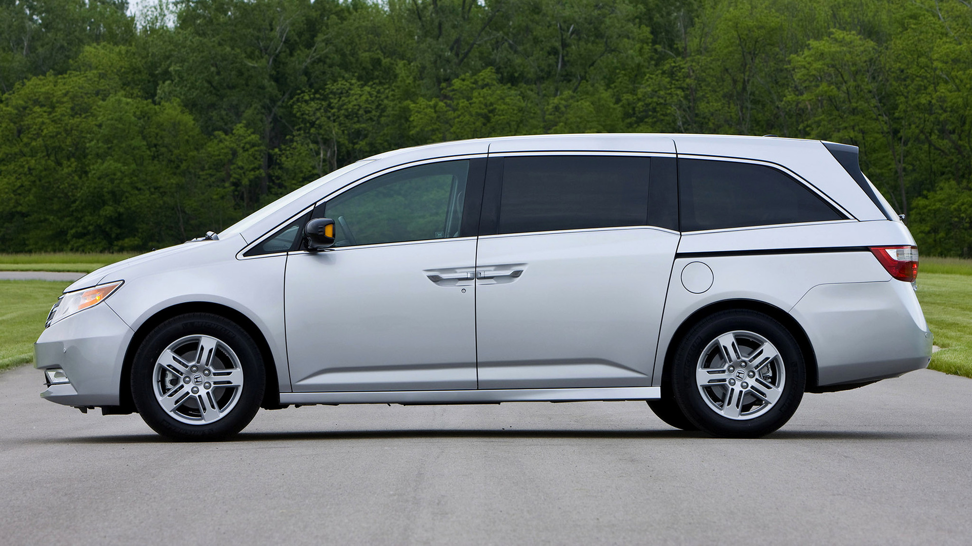 Honda Odyssey Touring Wallpapers