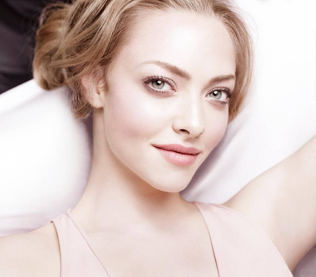 Hot Amanda Seyfried Photoshoot Wallpapers