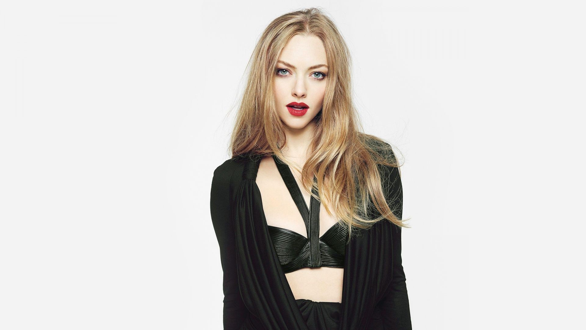 Hot Amanda Seyfried Wallpapers