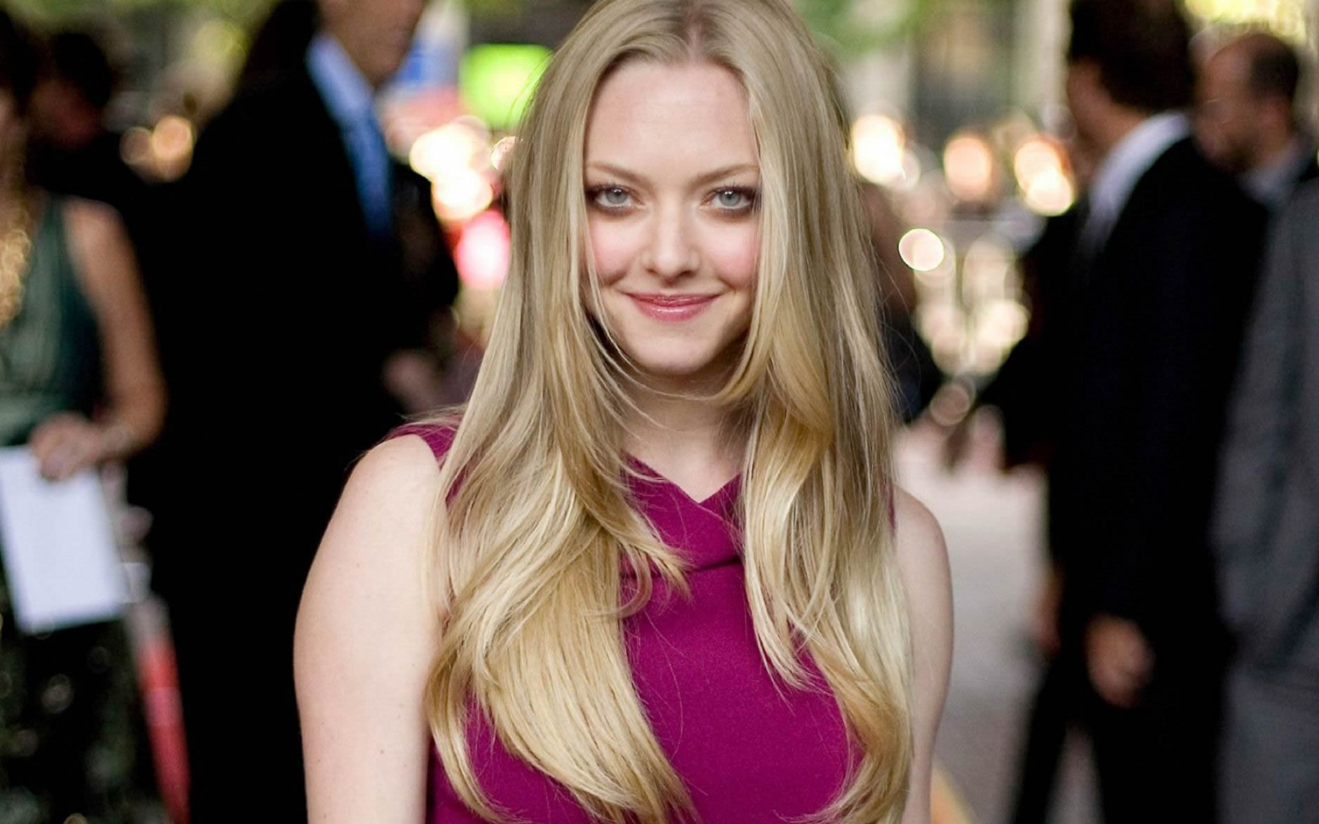 Hot Amanda Seyfried Wallpapers