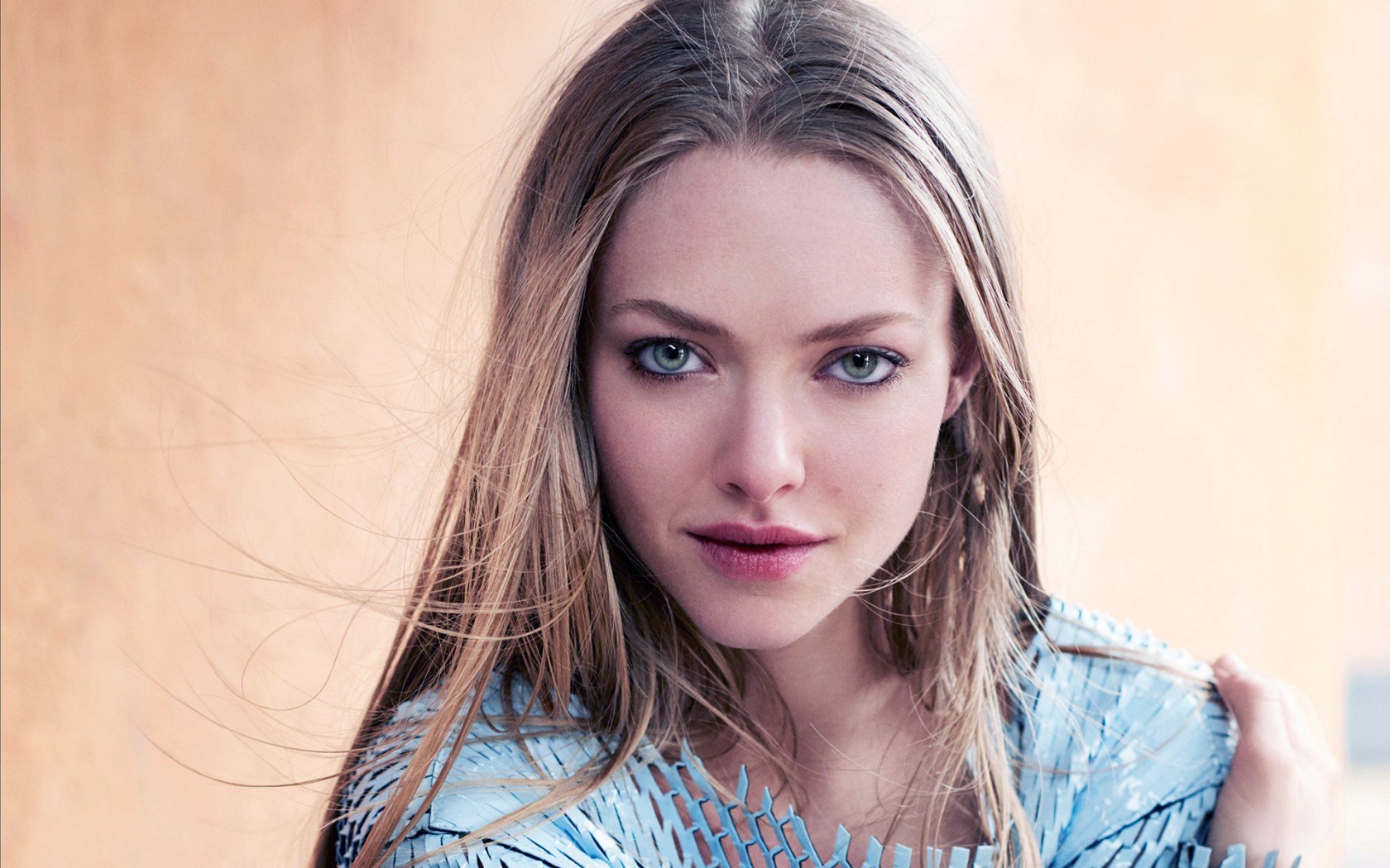 Hot Amanda Seyfried Wallpapers