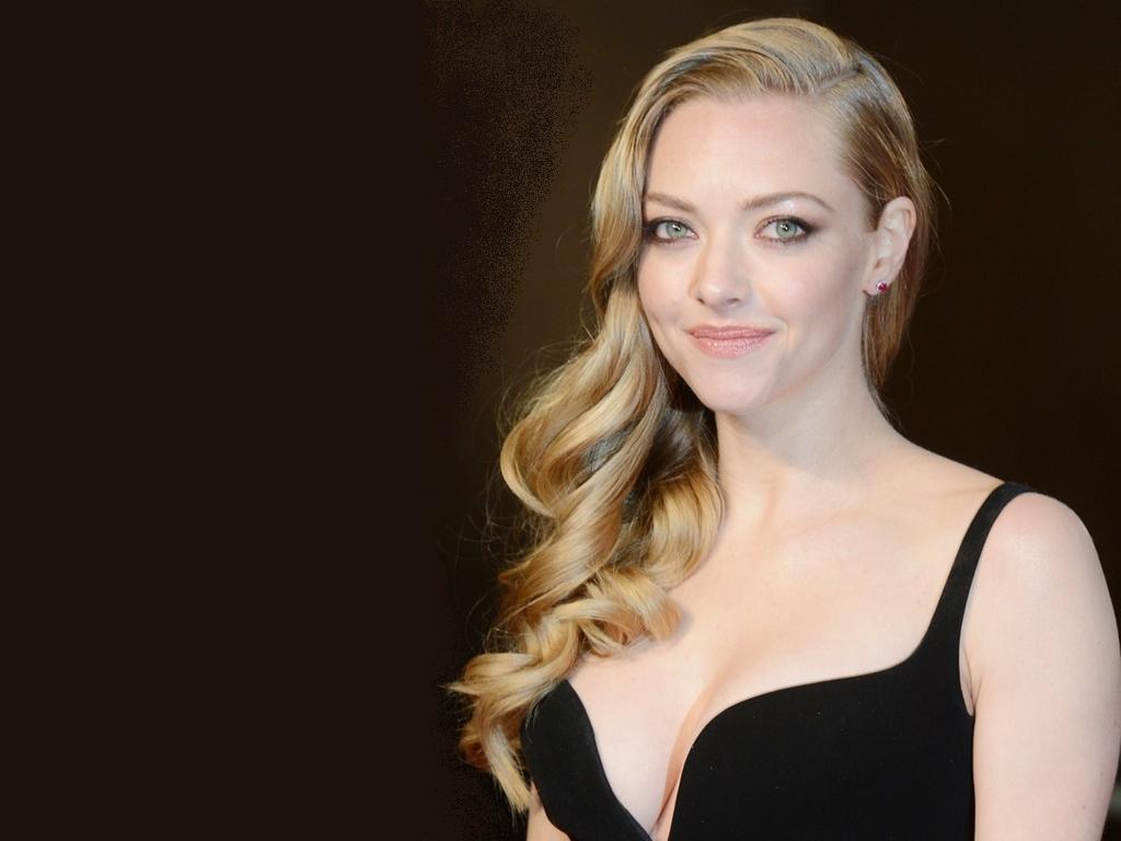 Hot Amanda Seyfried Wallpapers