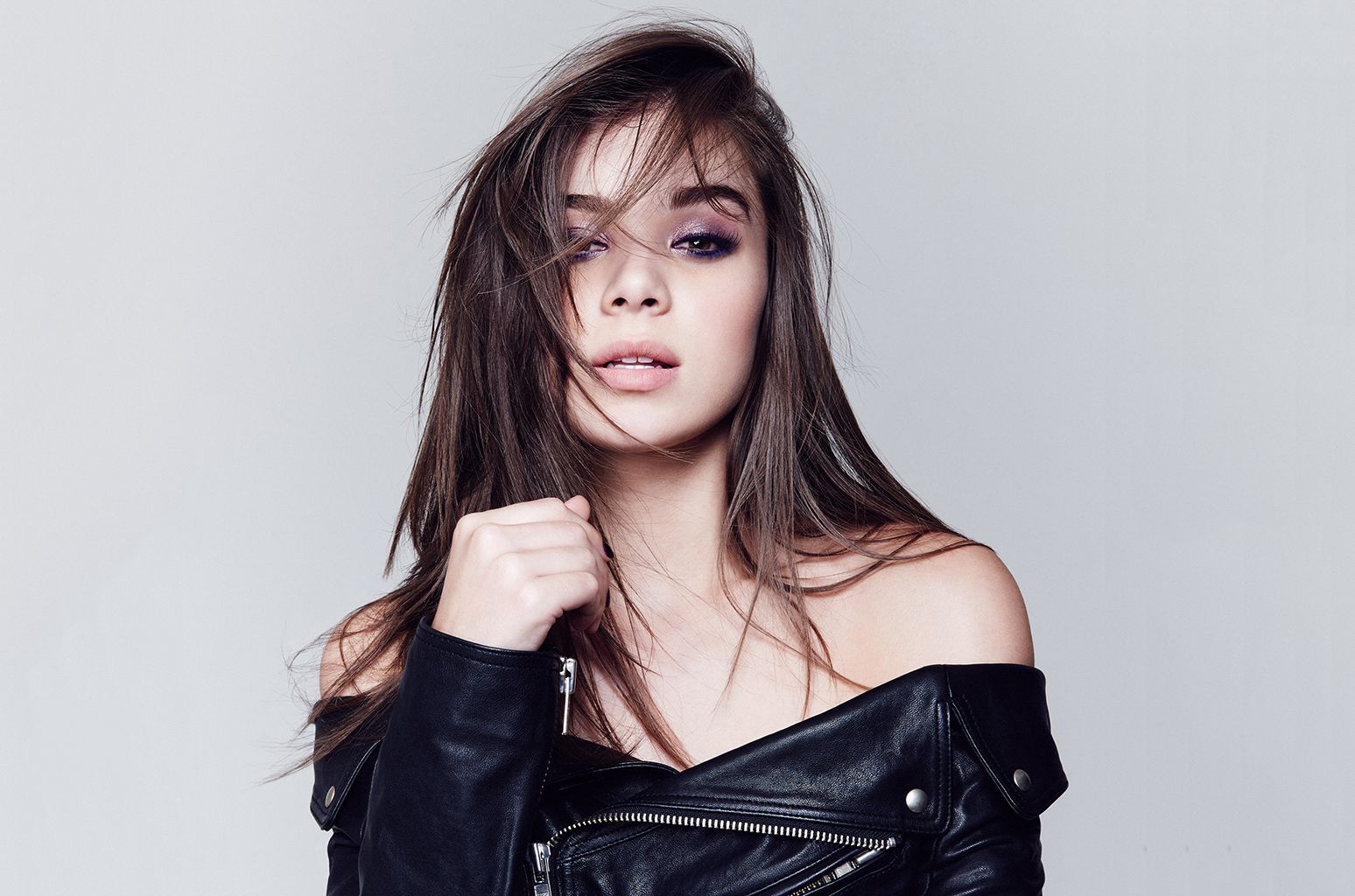 Hot Hailee Steinfeld Portrait 2017 Wallpapers