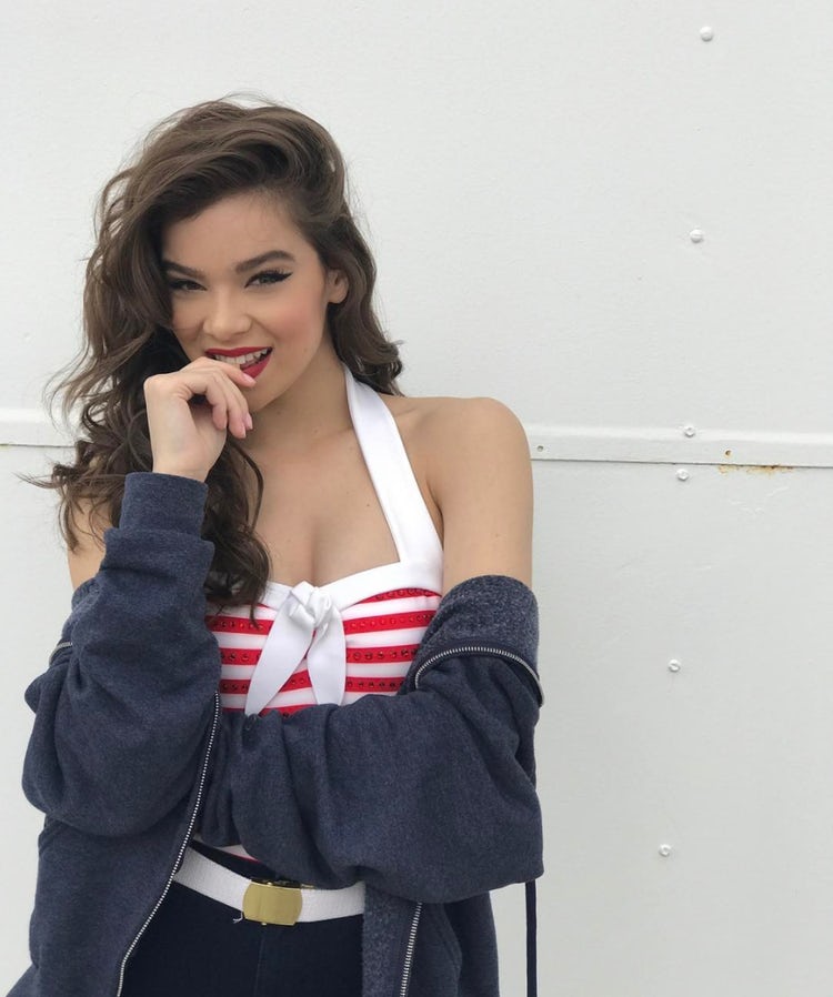 Hot Hailee Steinfeld Wallpapers