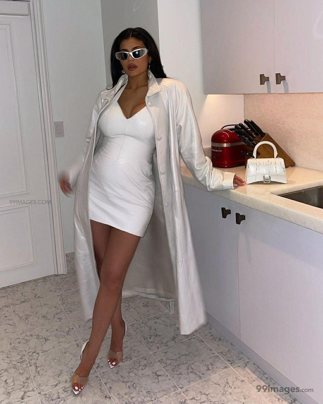 Hot Kylie Jenner in Sun Glass Wallpapers