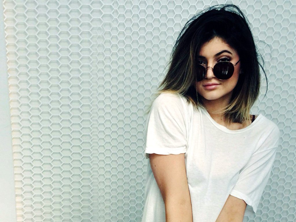 Hot Kylie Jenner in Sun Glass Wallpapers