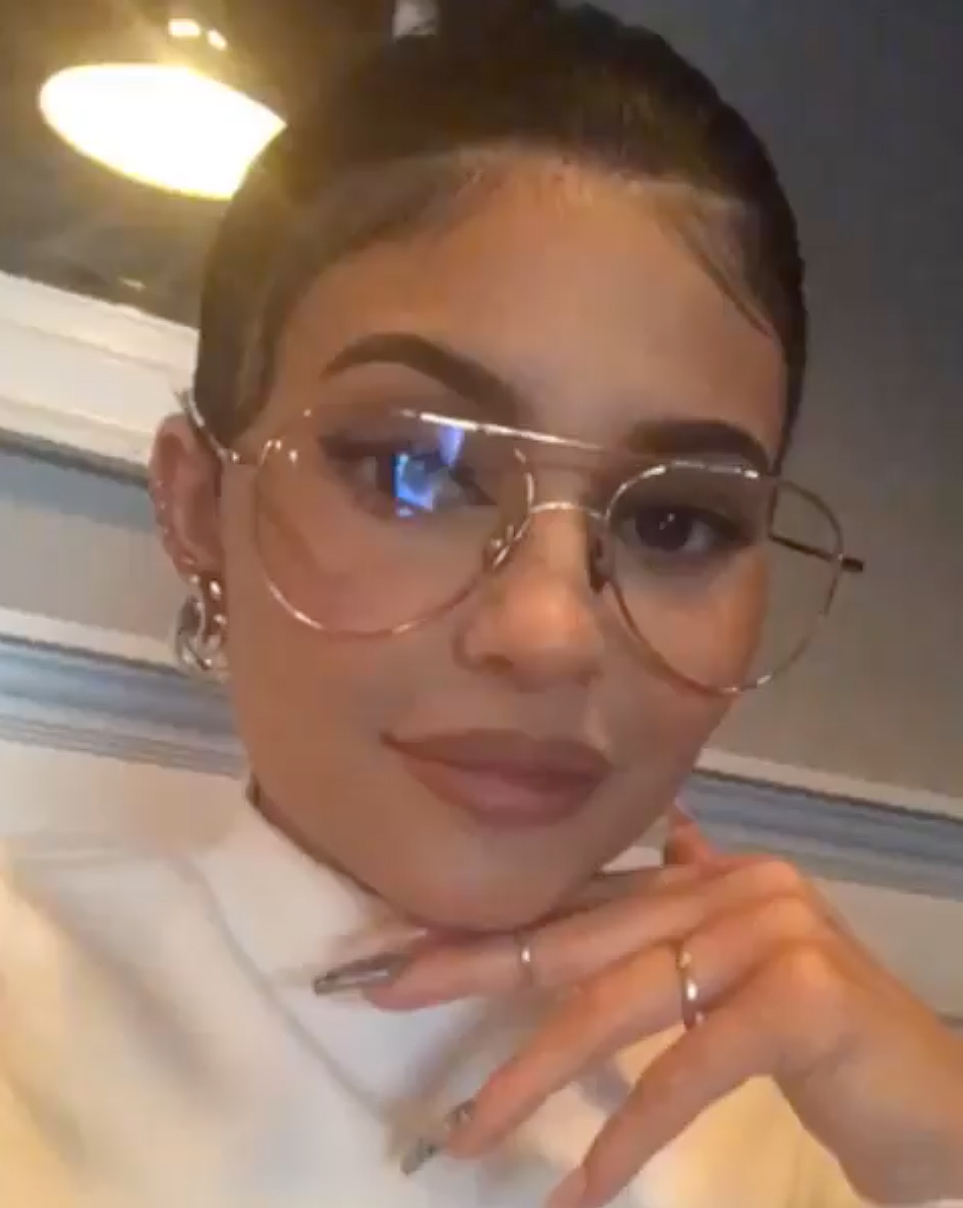 Hot Kylie Jenner in Sun Glass Wallpapers