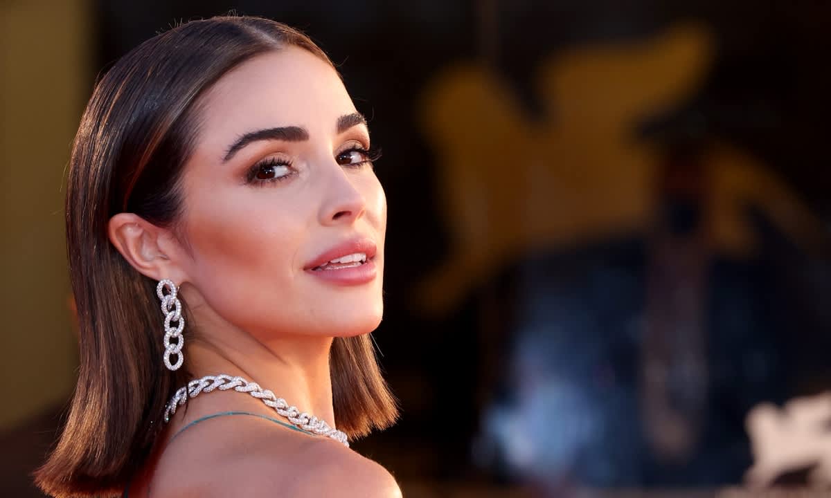 Hot Olivia Culpo in Black 2018 Wallpapers